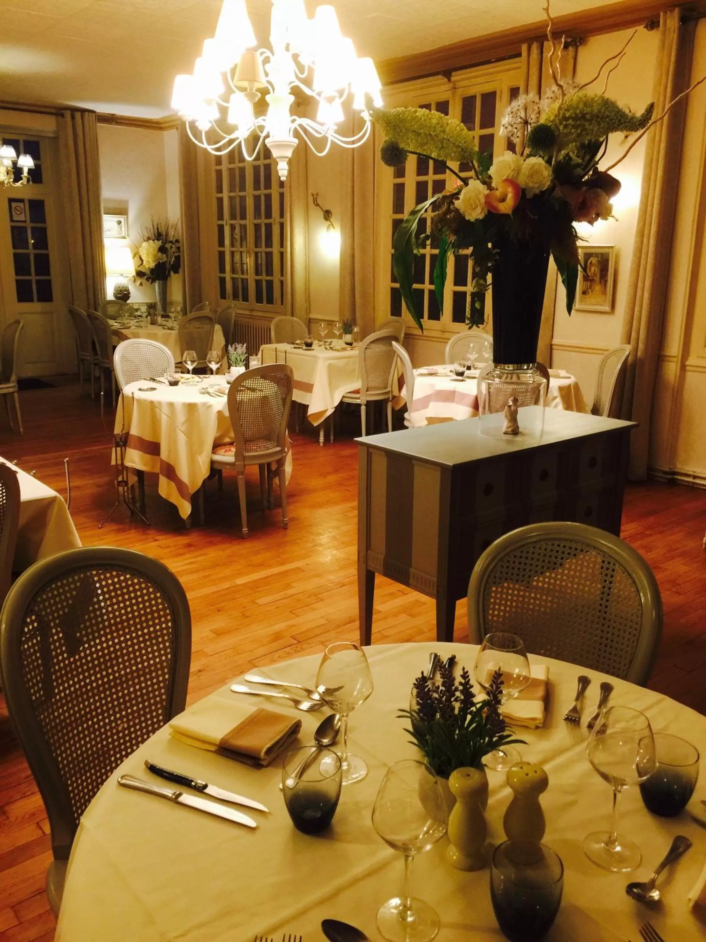 Restaurant/places to eat in Le Cheval Blanc