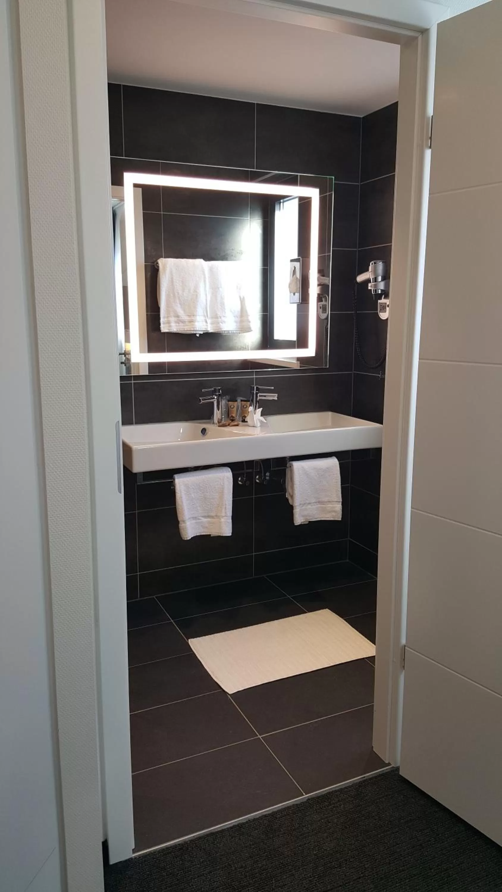 Bathroom in Hôtel ORIGAMI