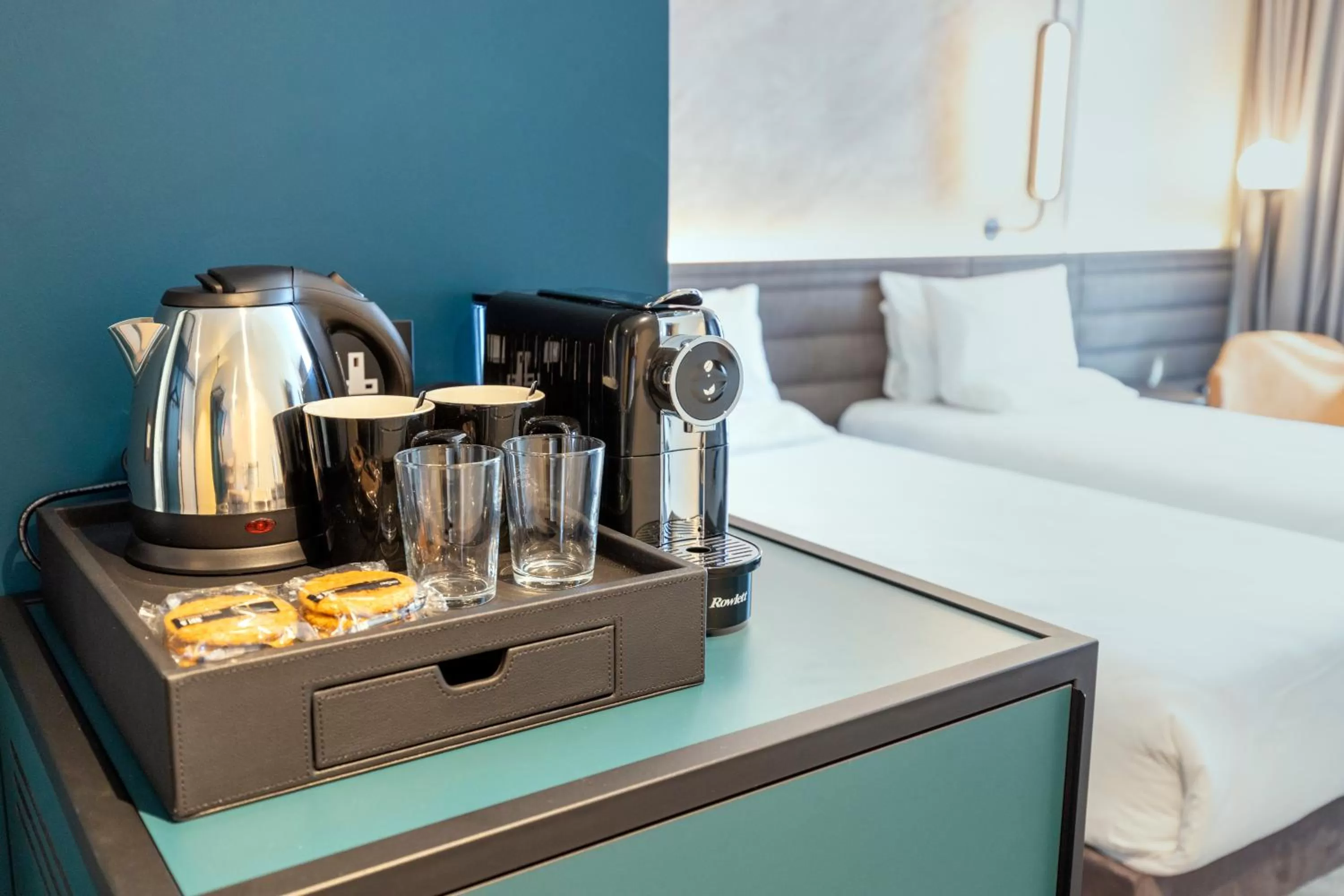 Coffee/tea facilities, Bed in Novotel Liverpool Paddington Village
