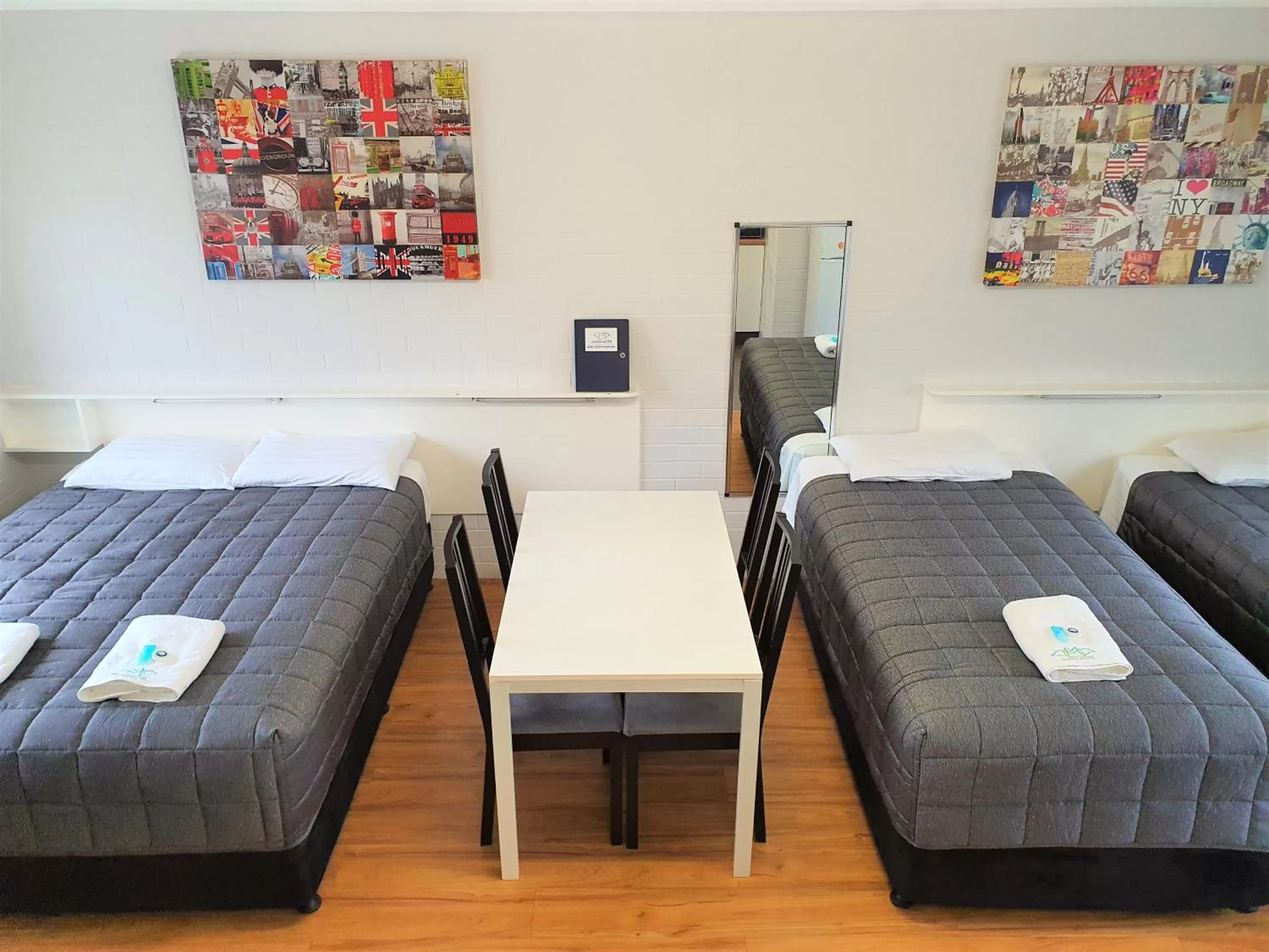 Seating area, Bed in Maria Motel