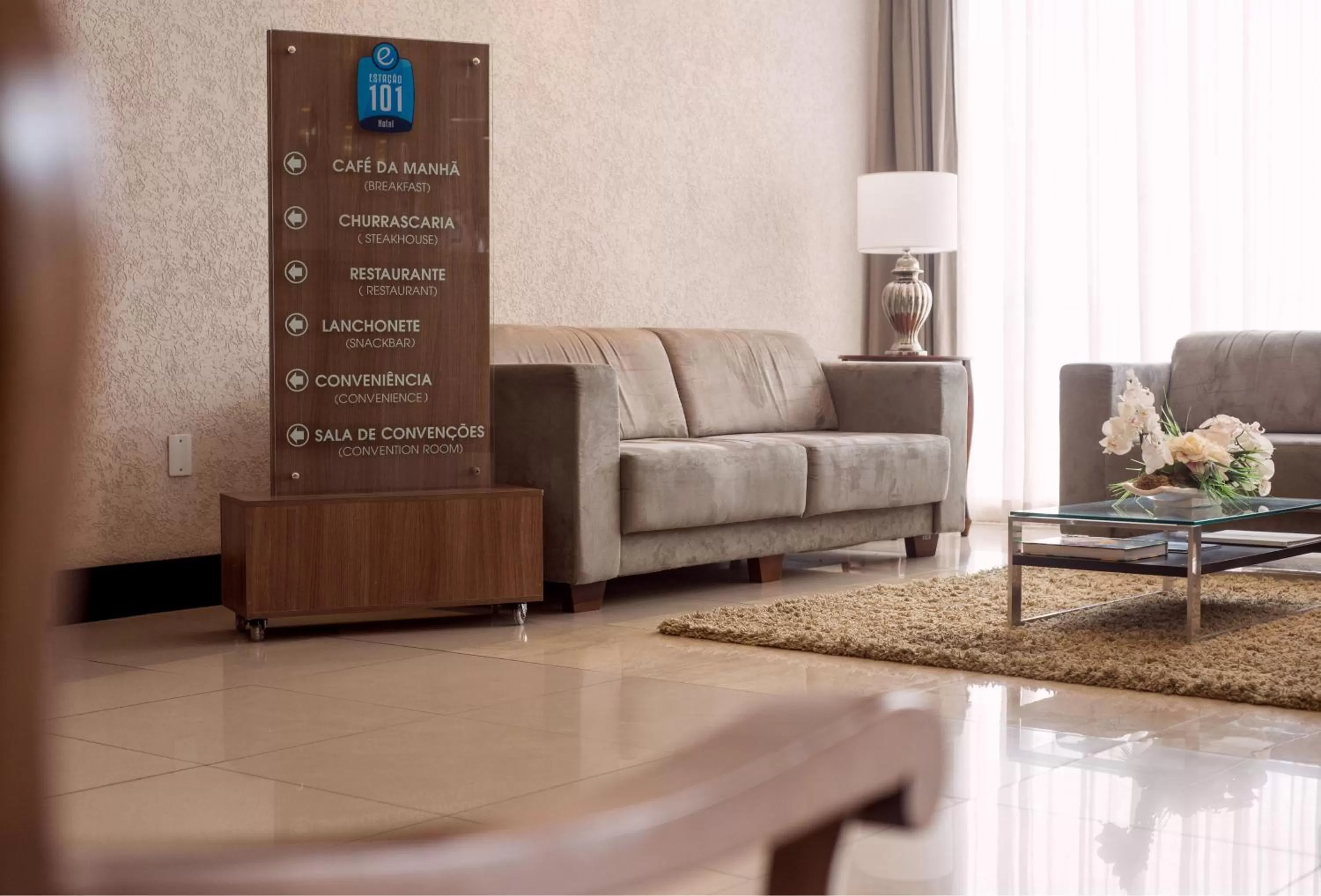 Communal lounge/ TV room in Hotel Estação 101 - Itajaí