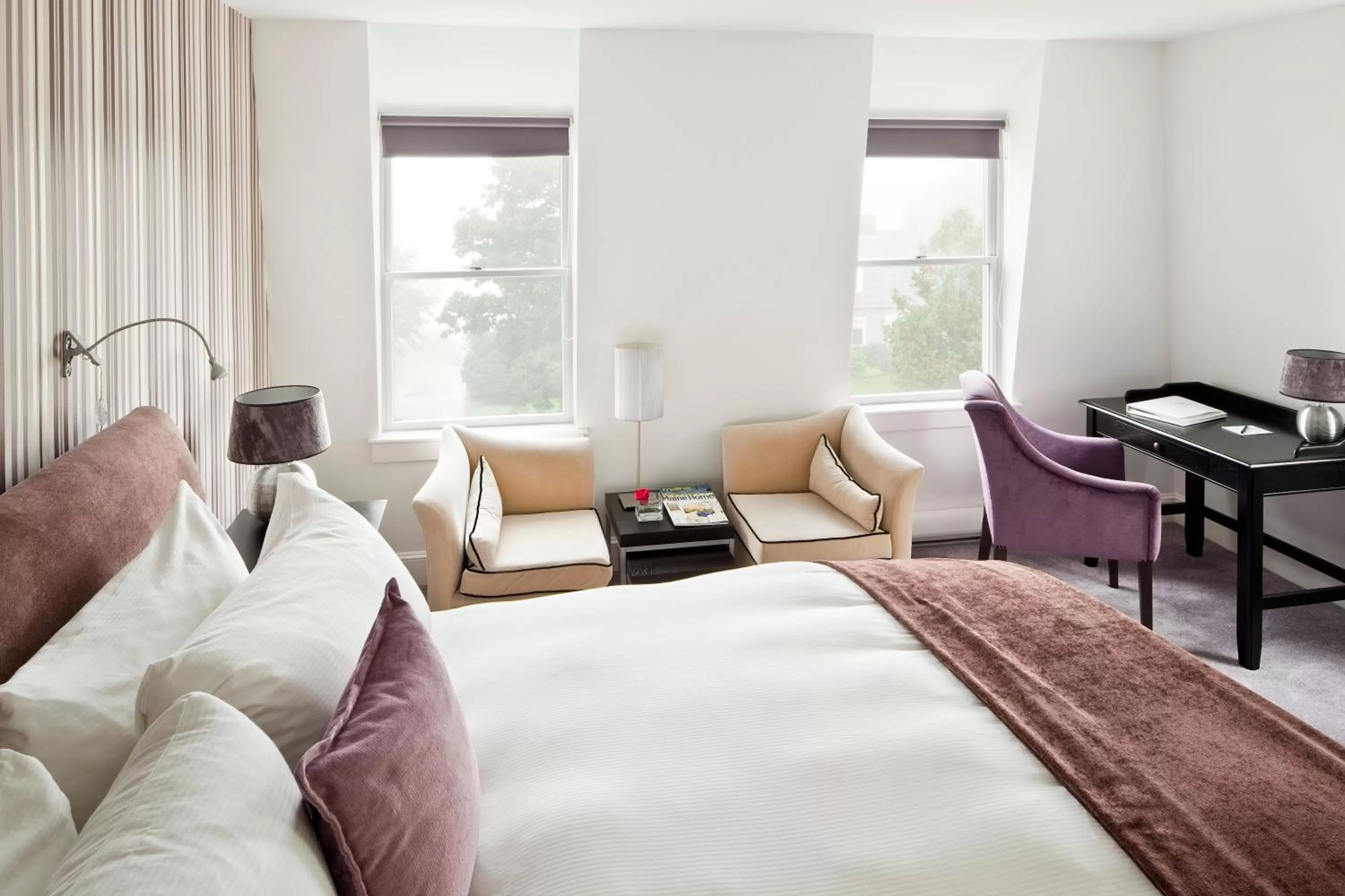 Bed in Relais Chateaux Camden Harbour Inn