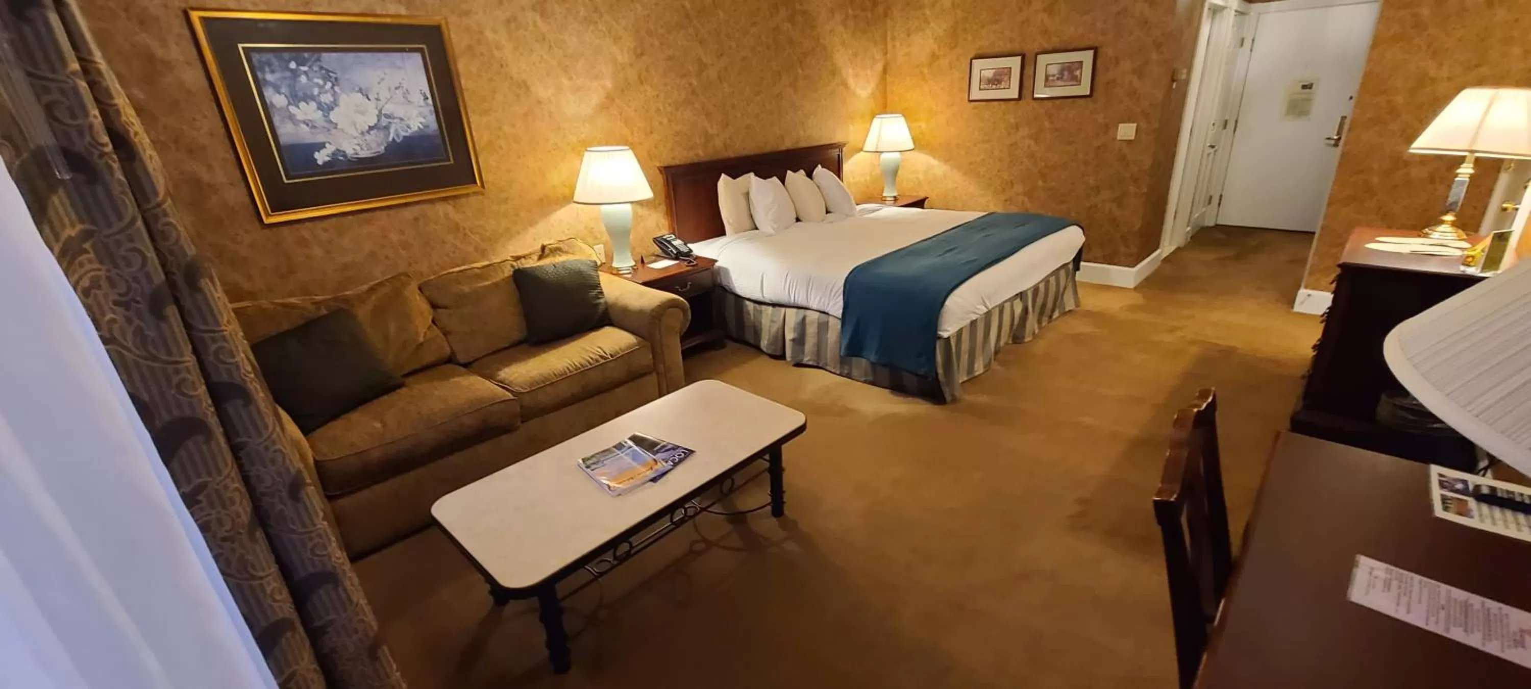 Photo of the whole room in Phoenix Inn Resort