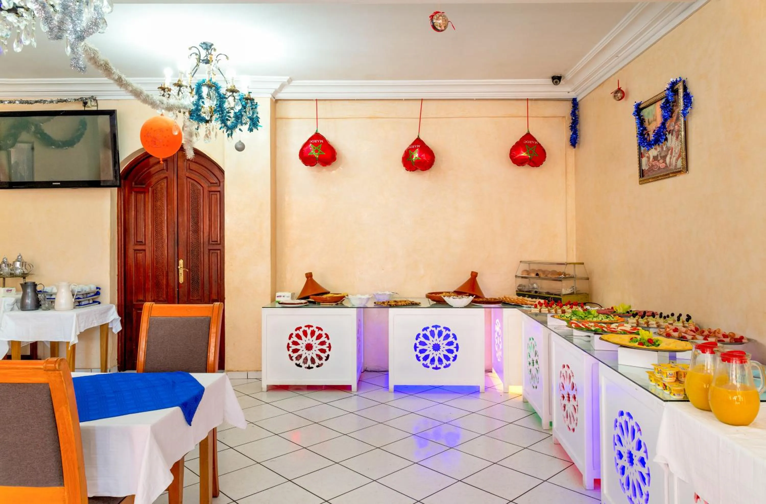 Buffet breakfast in Hotel Akabar