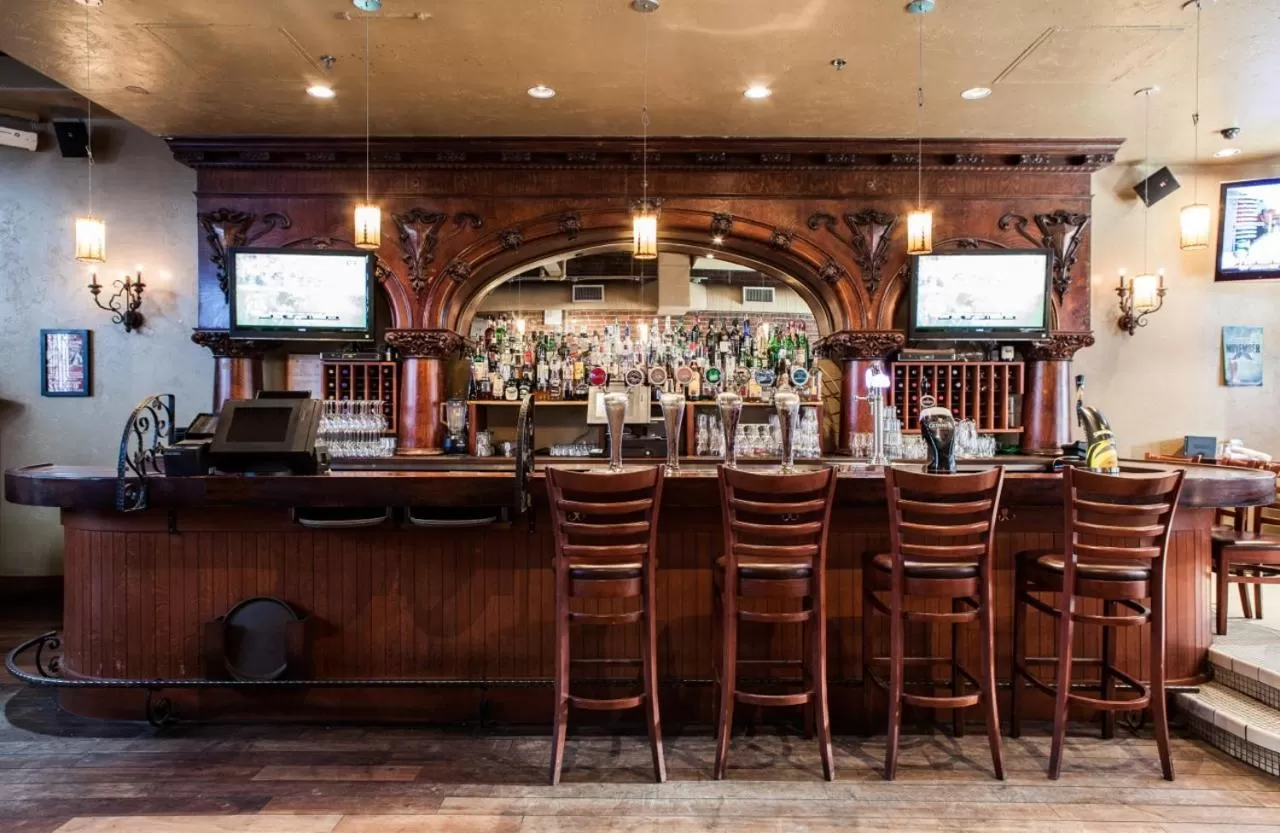 Restaurant/places to eat in Kingston Hotel