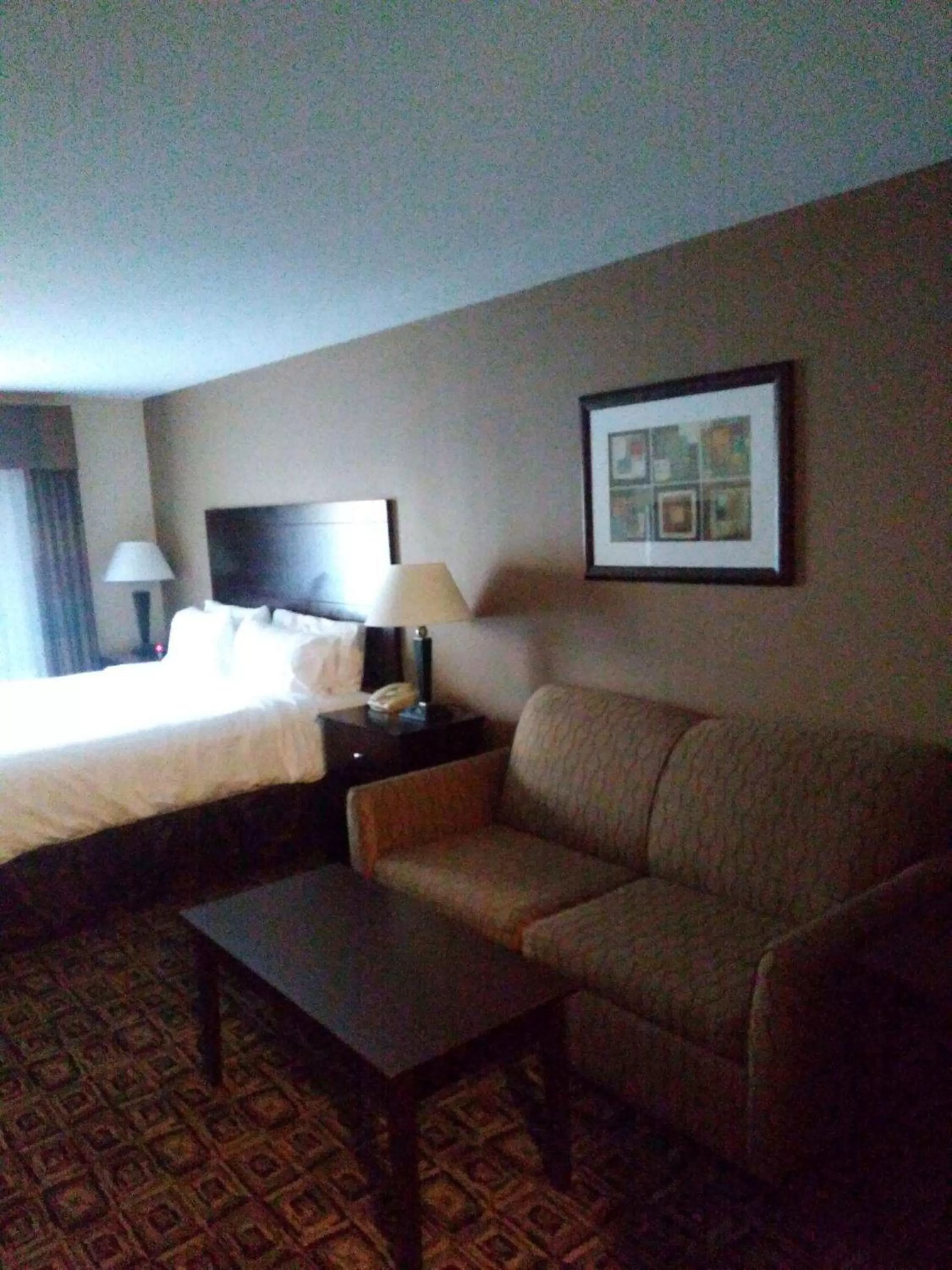 Photo of the whole room, Bed in Holiday Inn Express & Suites Zanesville North by IHG