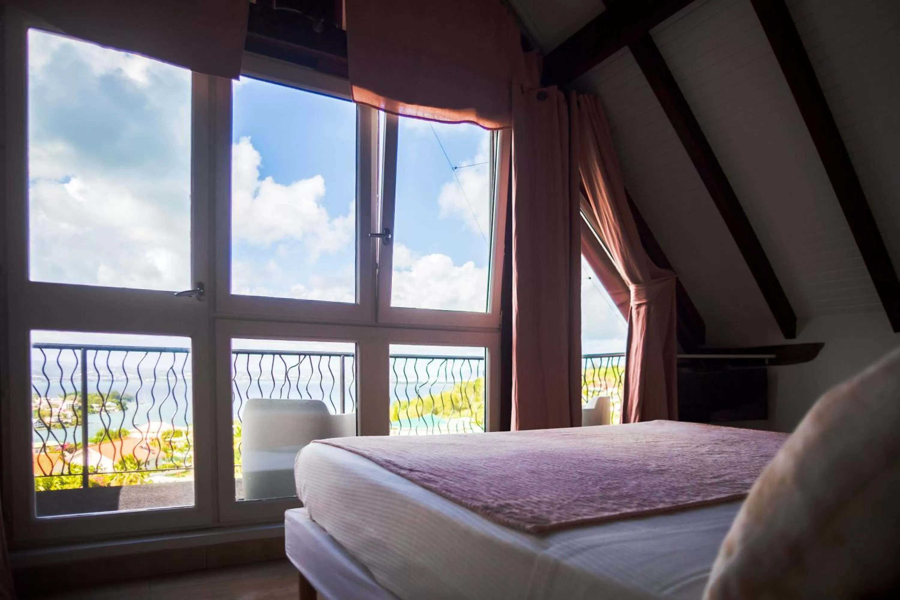 View (from property/room), Bed in La Suite Villa