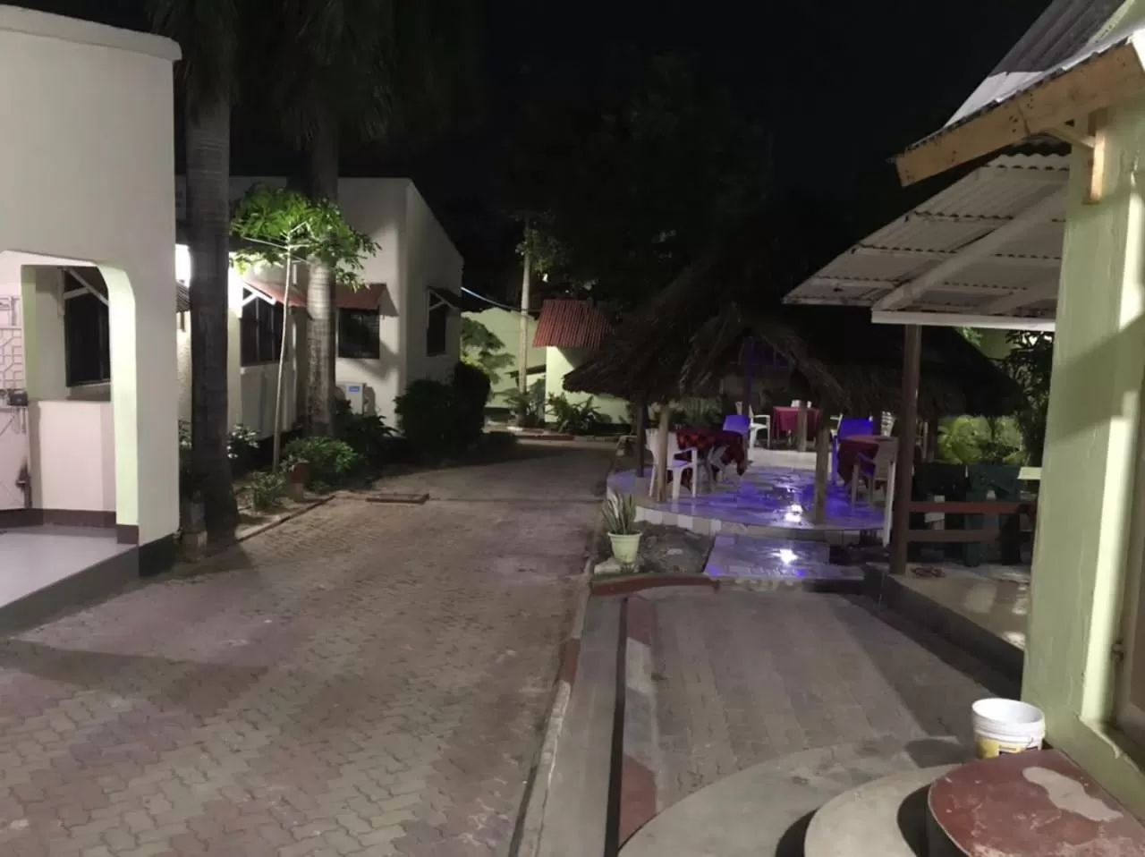 Night in L&J Modern Backpackers Kinondoni