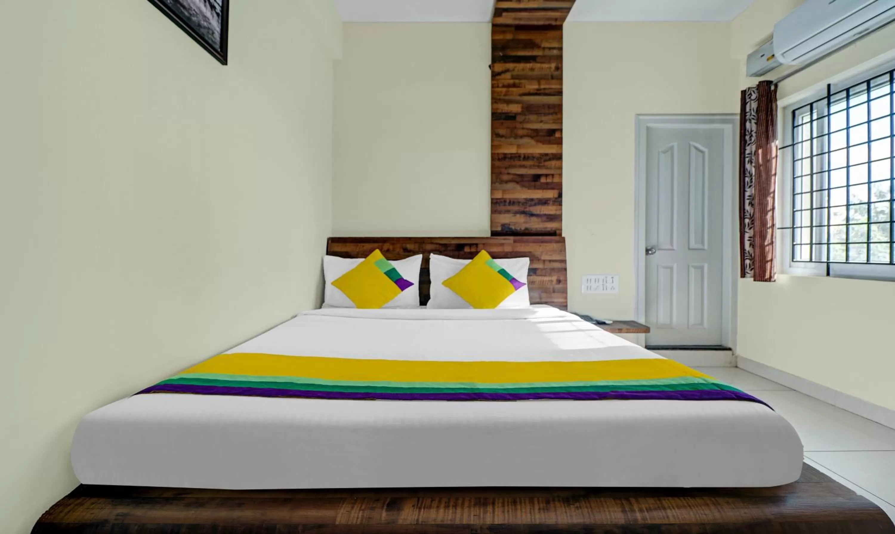 Bed in Itsy By Treebo - Colors Stay