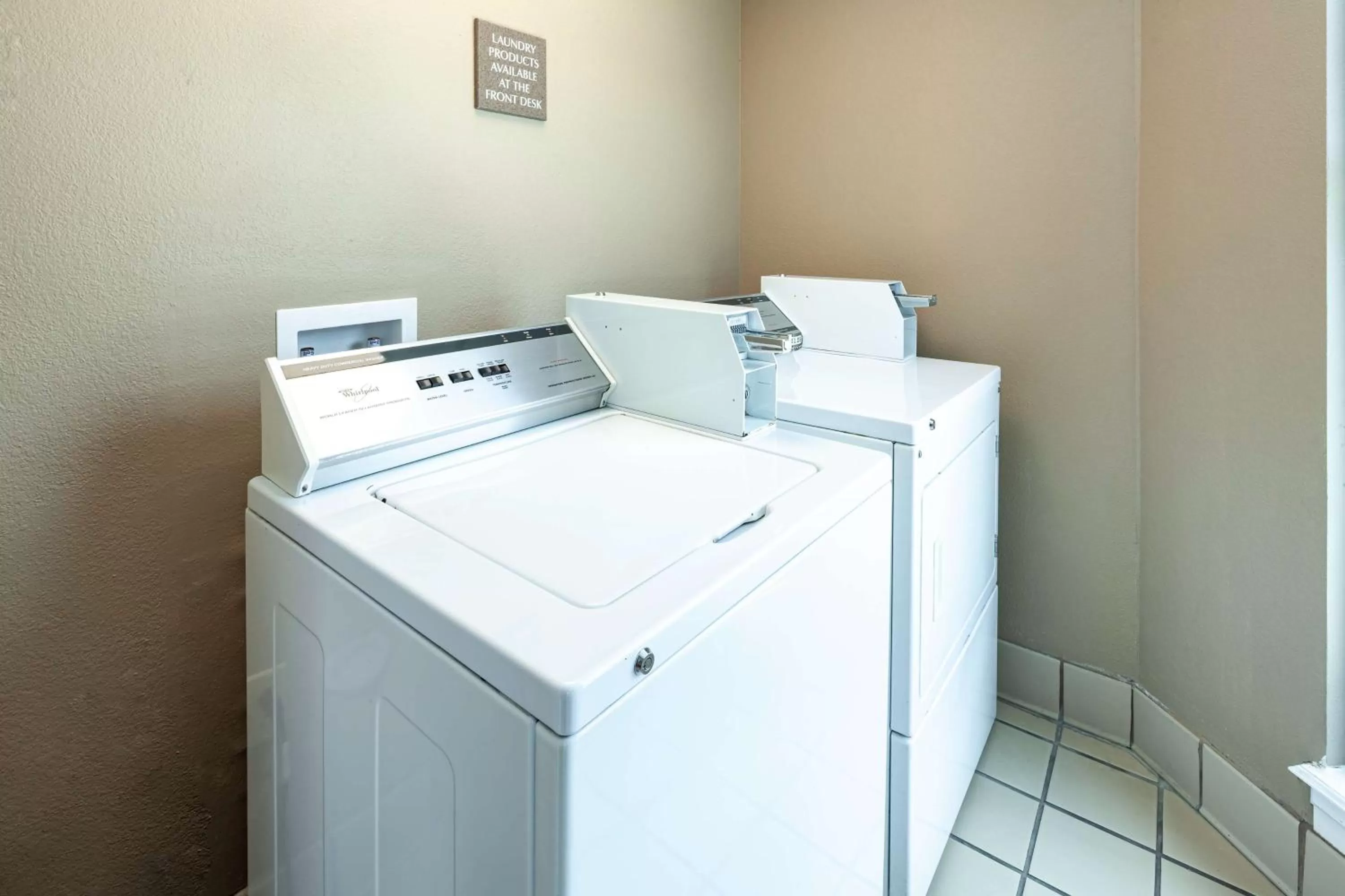 laundry in Best Western New Smyrna Beach Hotel & Suites