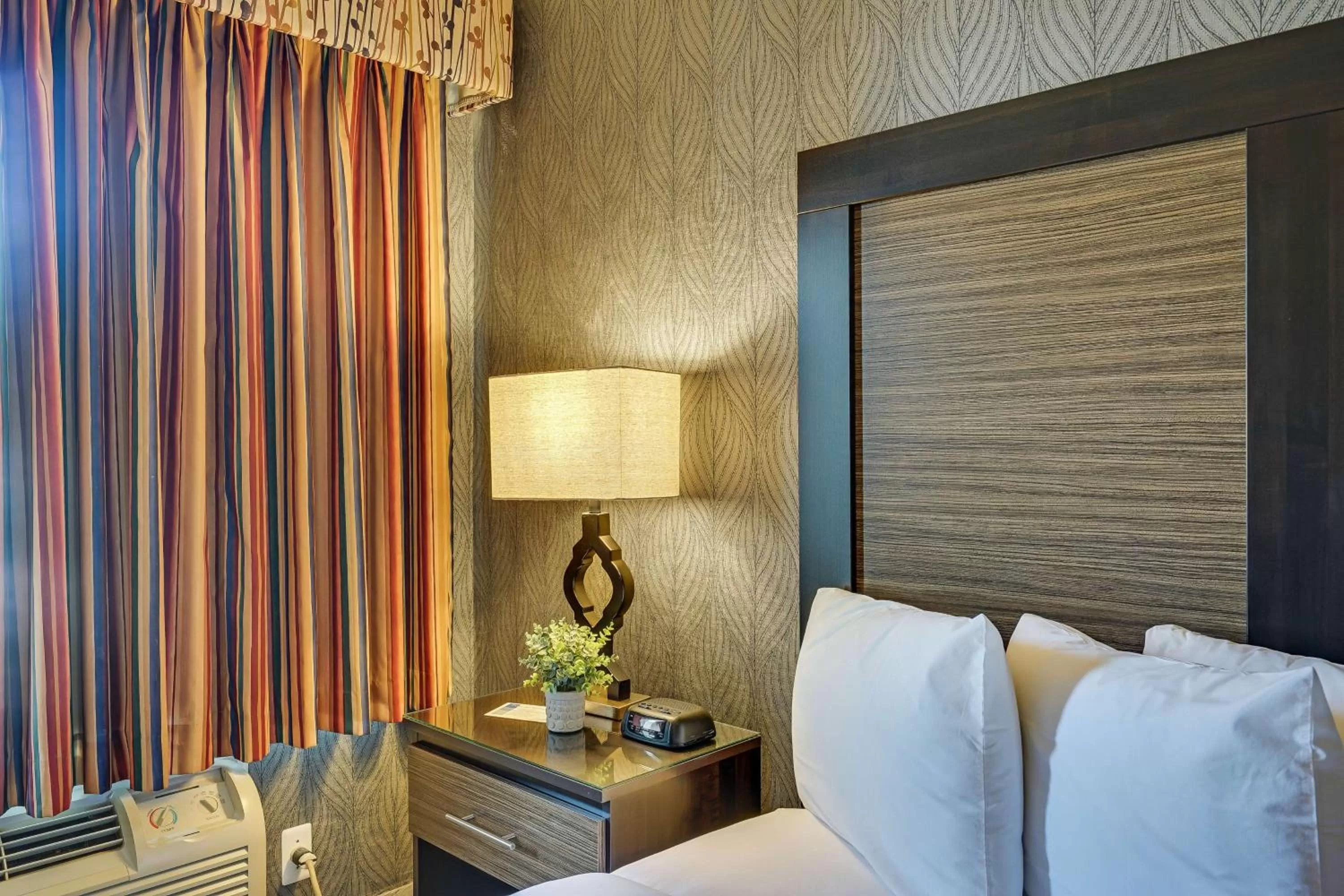 Photo of the whole room in Blue Creek Inn