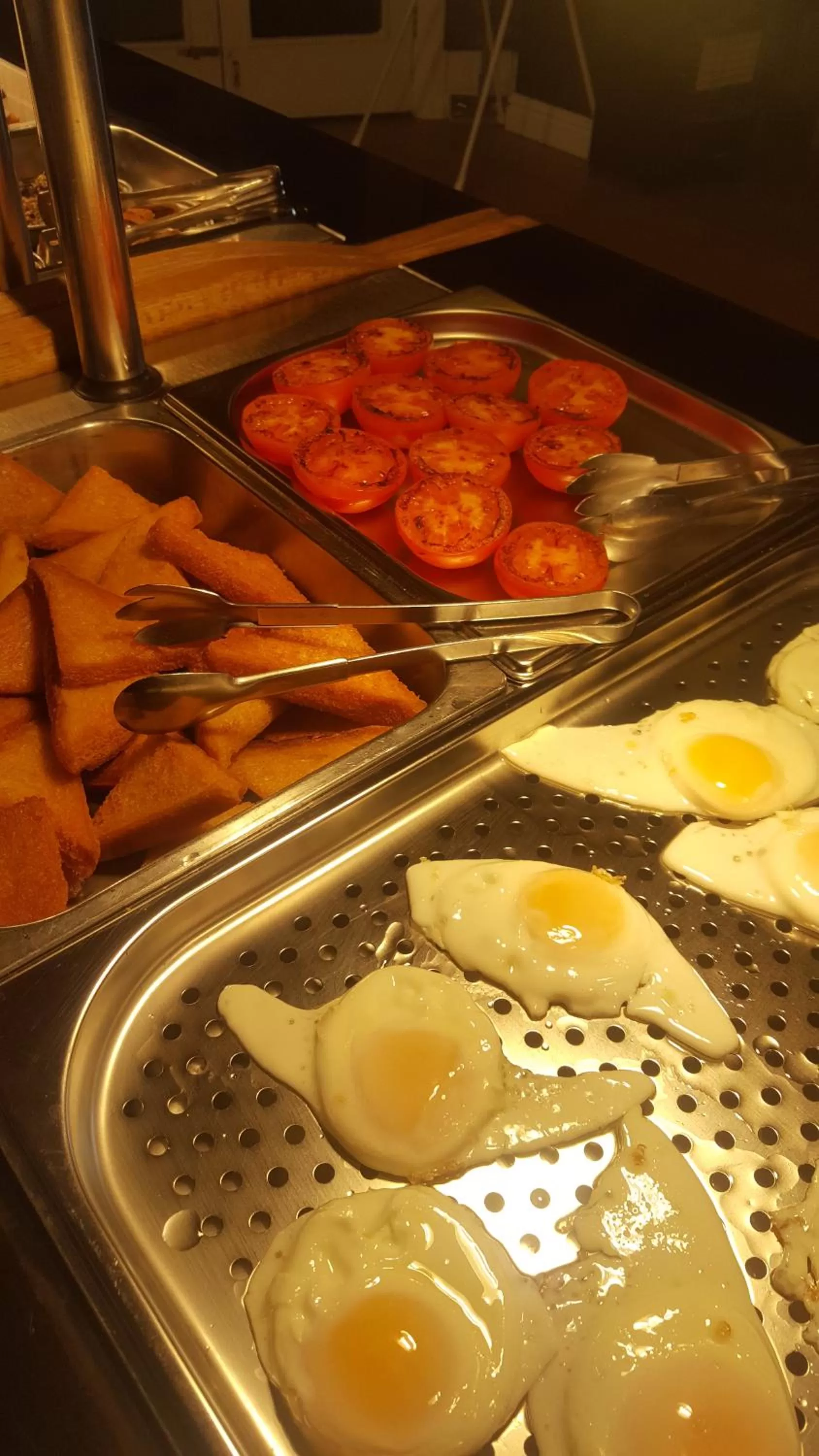 Buffet breakfast in Queens Plaza Hotel