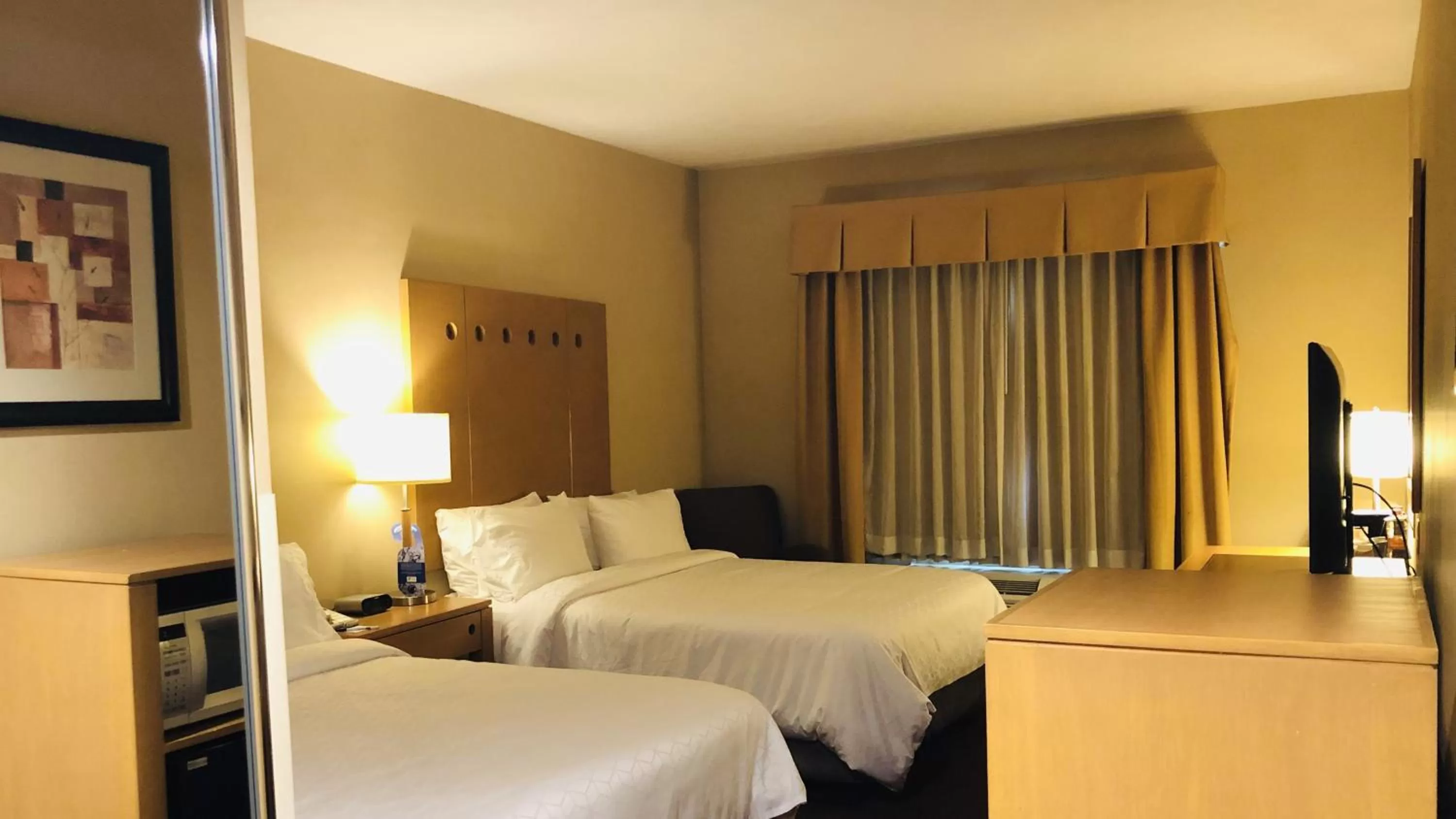Photo of the whole room, Bed in Holiday Inn Express Saltillo Zona Aeropuerto by IHG