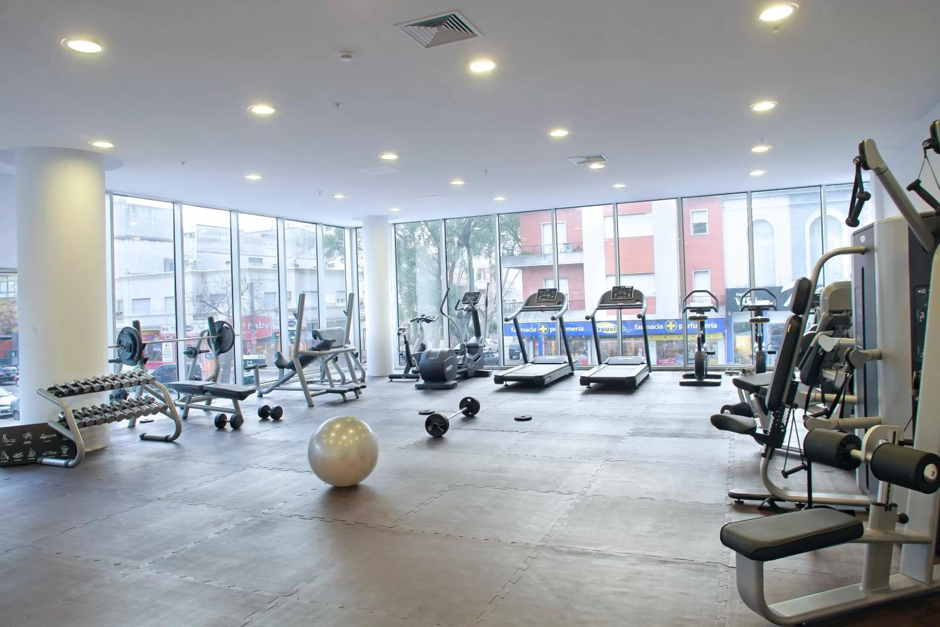Fitness centre/facilities in Dazzler by Wyndham Montevideo