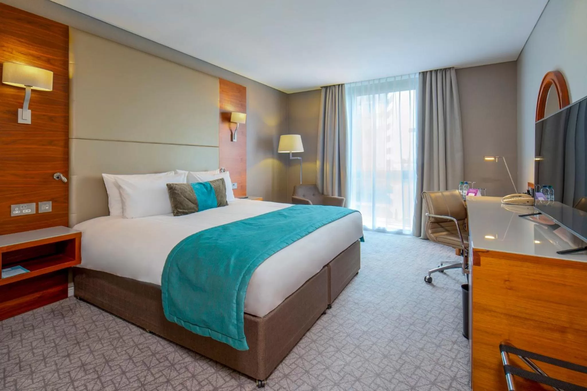 Photo of the whole room, Bed in Crowne Plaza London - Docklands by IHG
