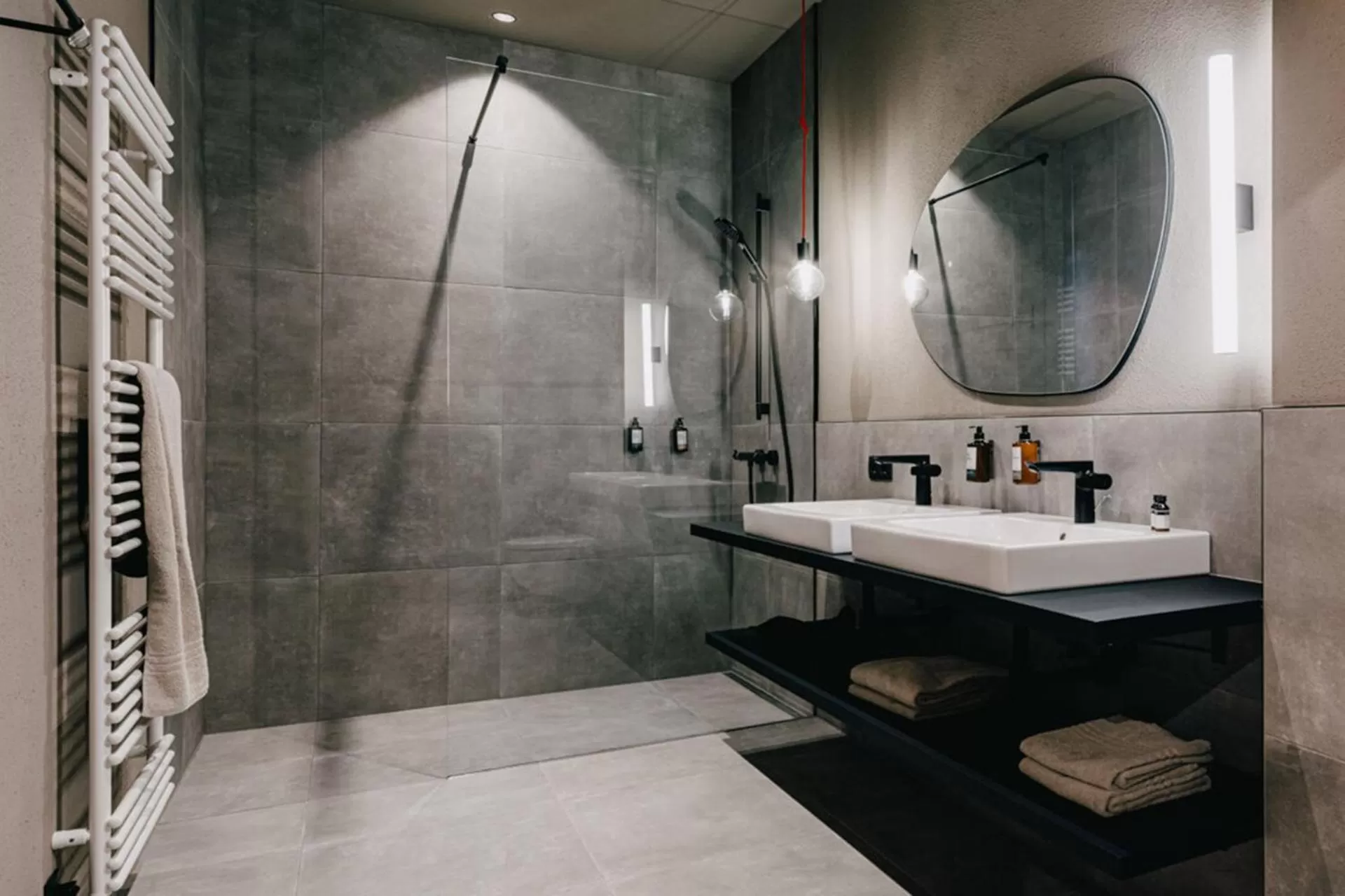 Shower in das bleibt Alpine Suites