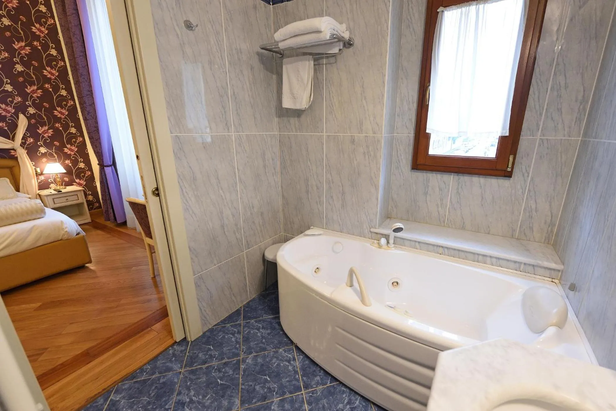 Bath, Bed in Relais La Corte di Cloris