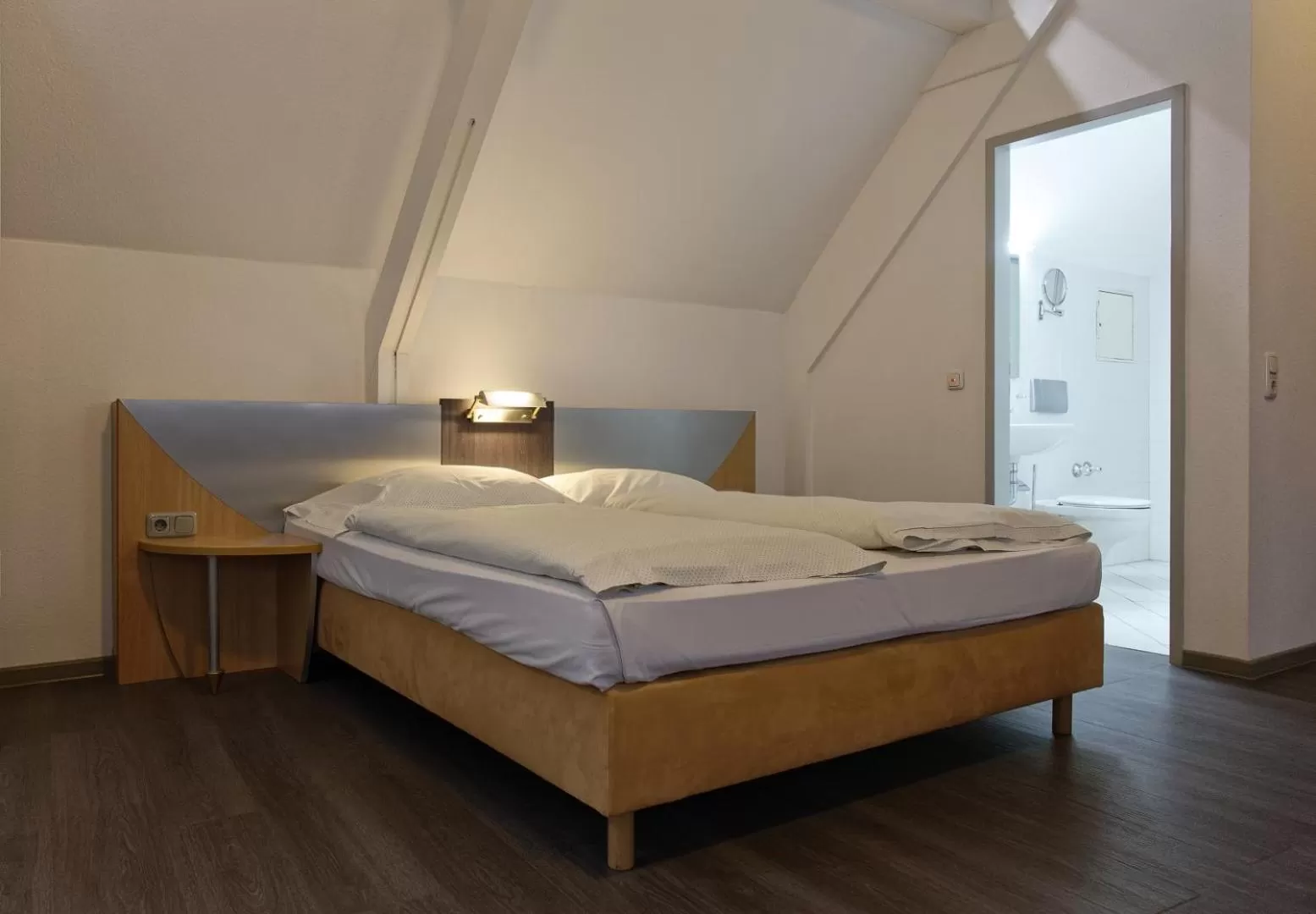 Bedroom, Bed in Opera Hotel Köln