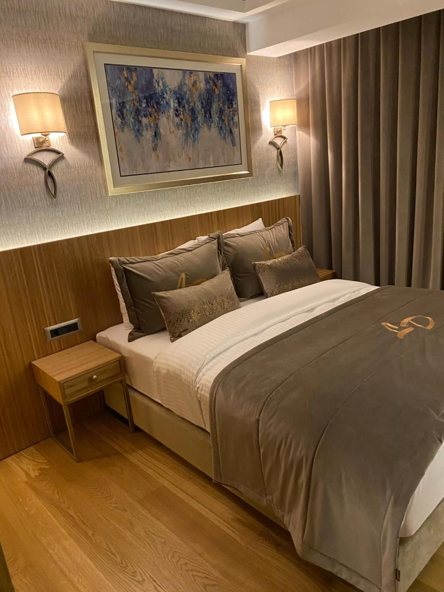 Photo of the whole room, Bed in Lady Diana Hotel