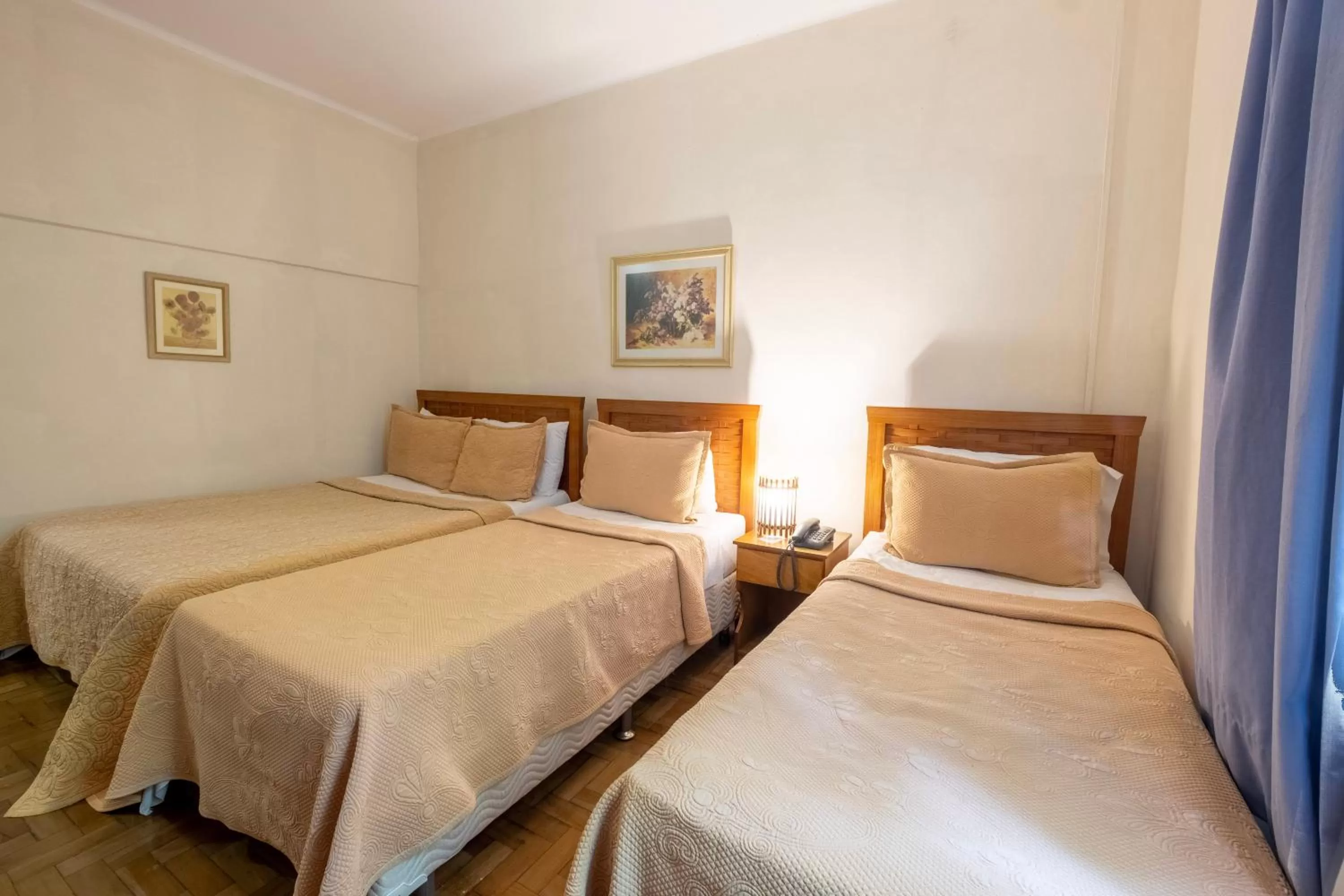 Bed in Hotel Mount Everest