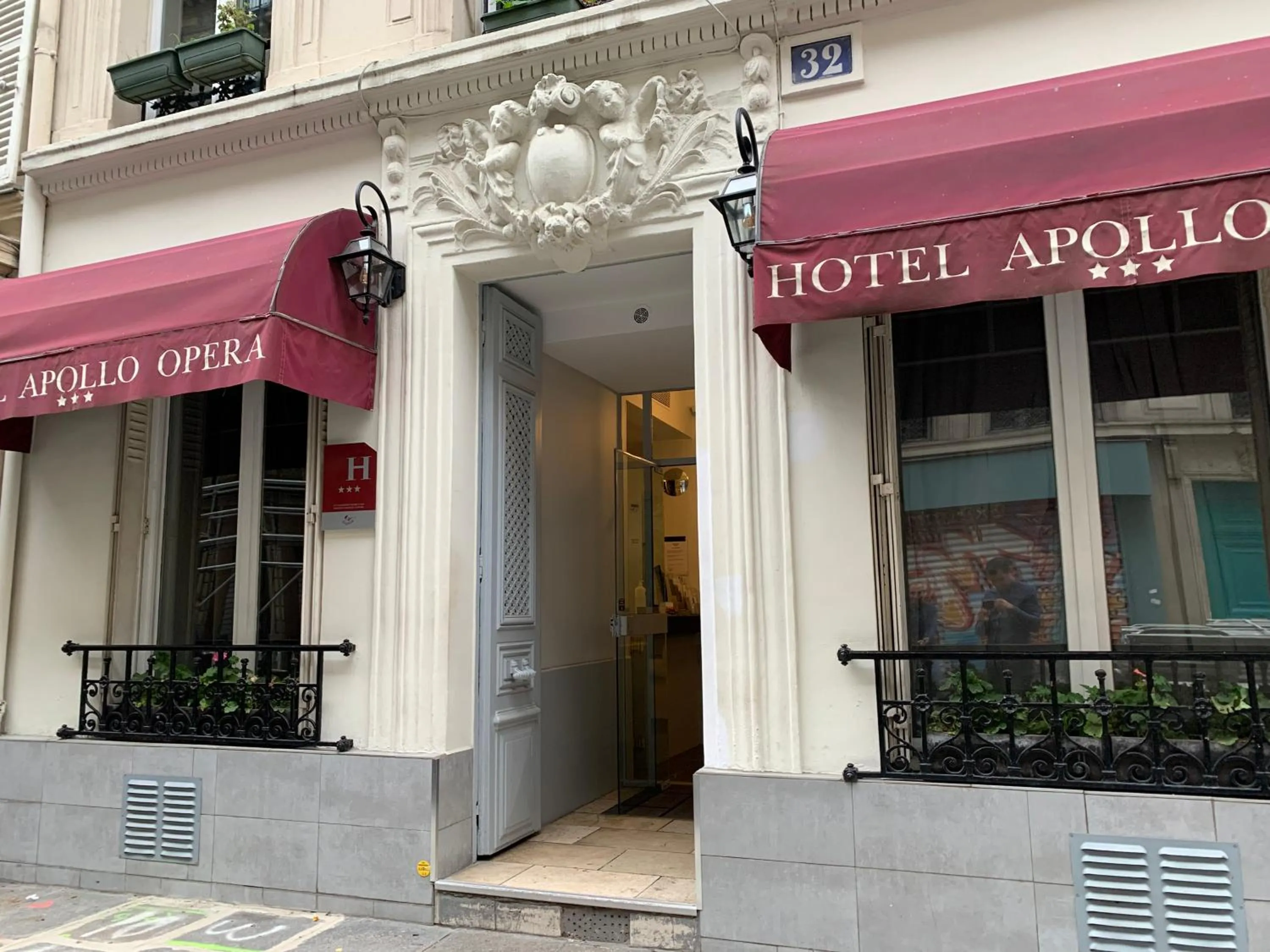 Facade/entrance in Hôtel Apollo Opéra