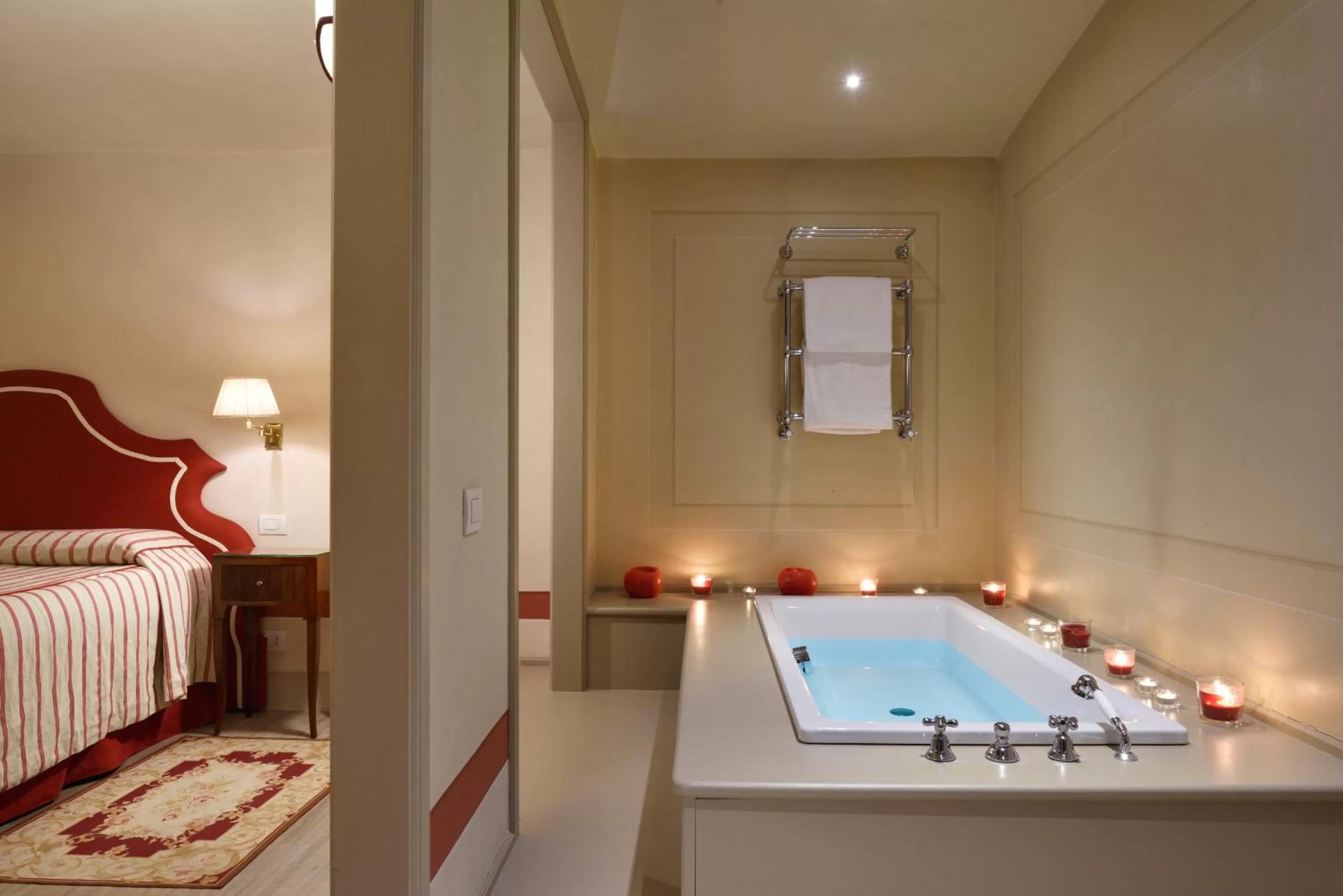 Bedroom, Bed in Palazzo Niccolini al Duomo Residenza D'Epoca