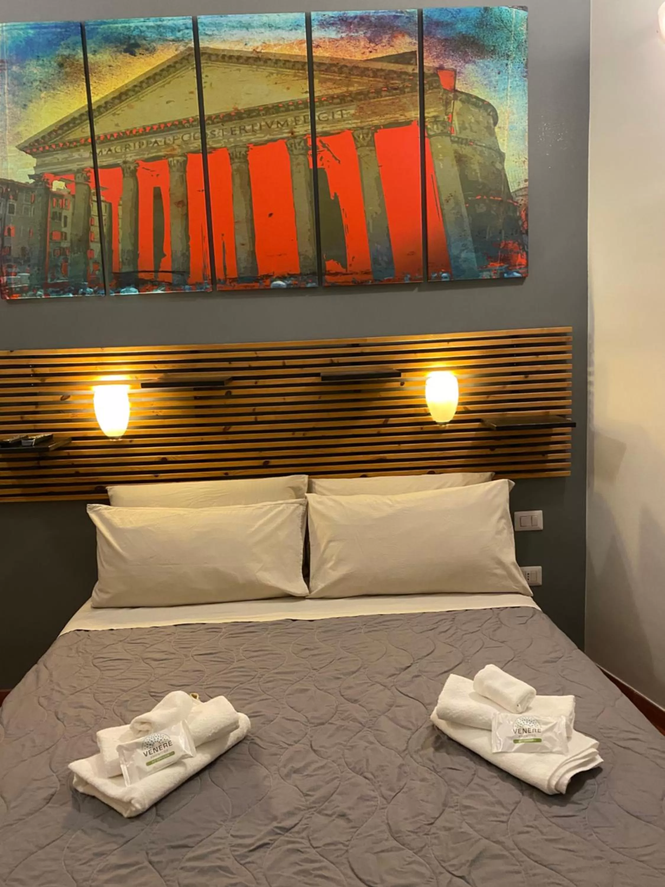 Bed in AmareRomaRooms