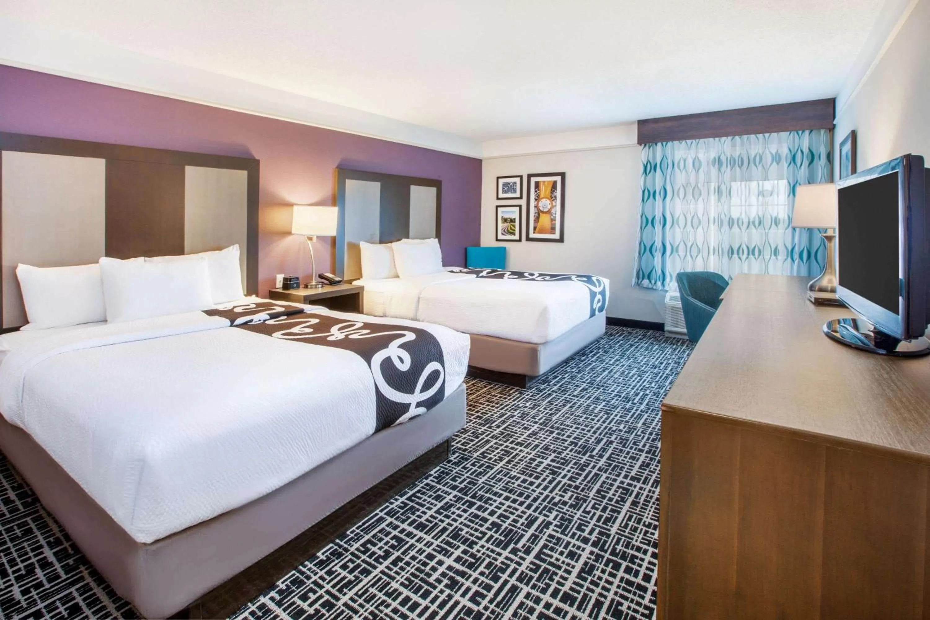 Photo of the whole room, Bed in La Quinta by Wyndham Cincinnati Airport Florence