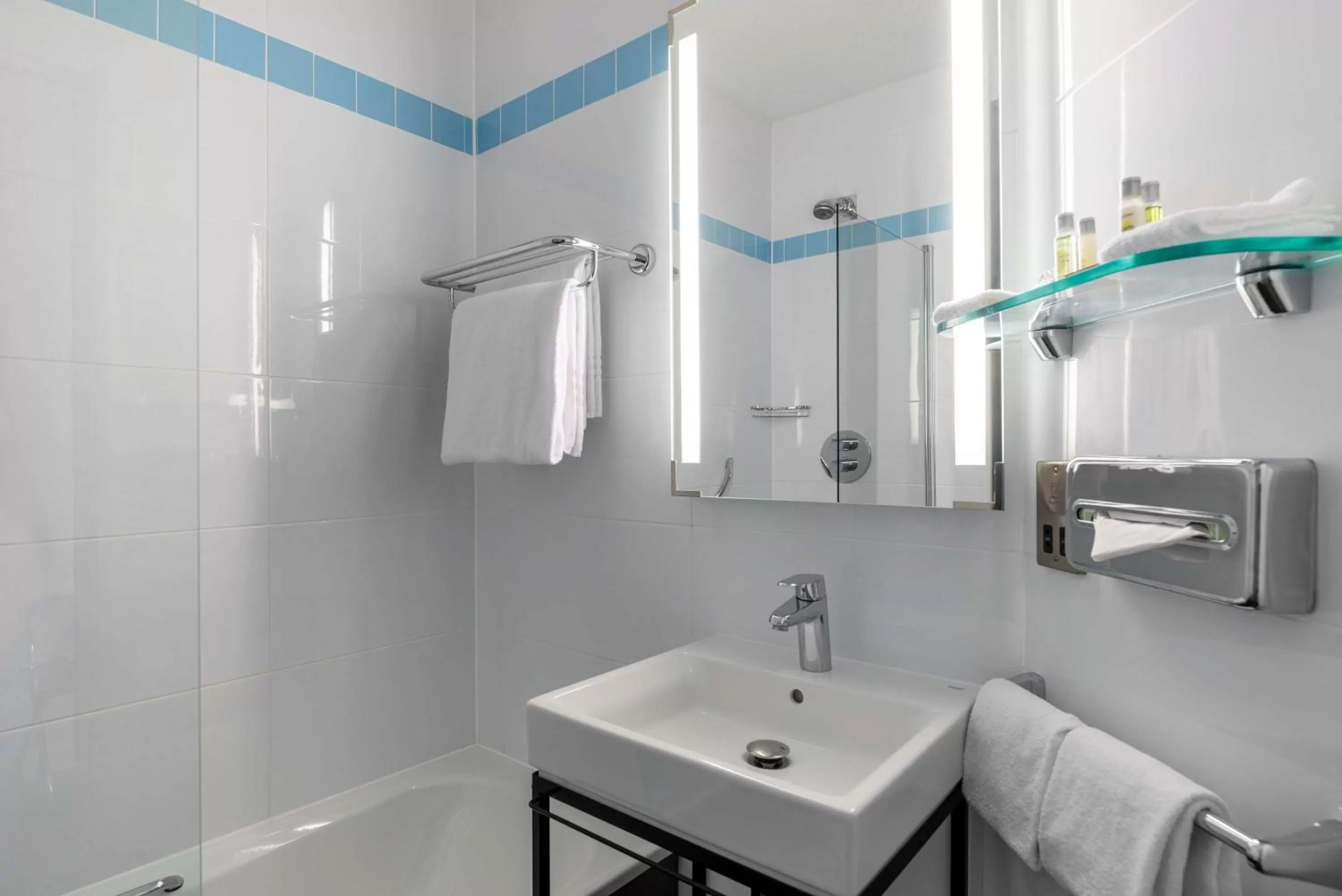 Bathroom in Hilton Garden Inn London Heathrow Airport