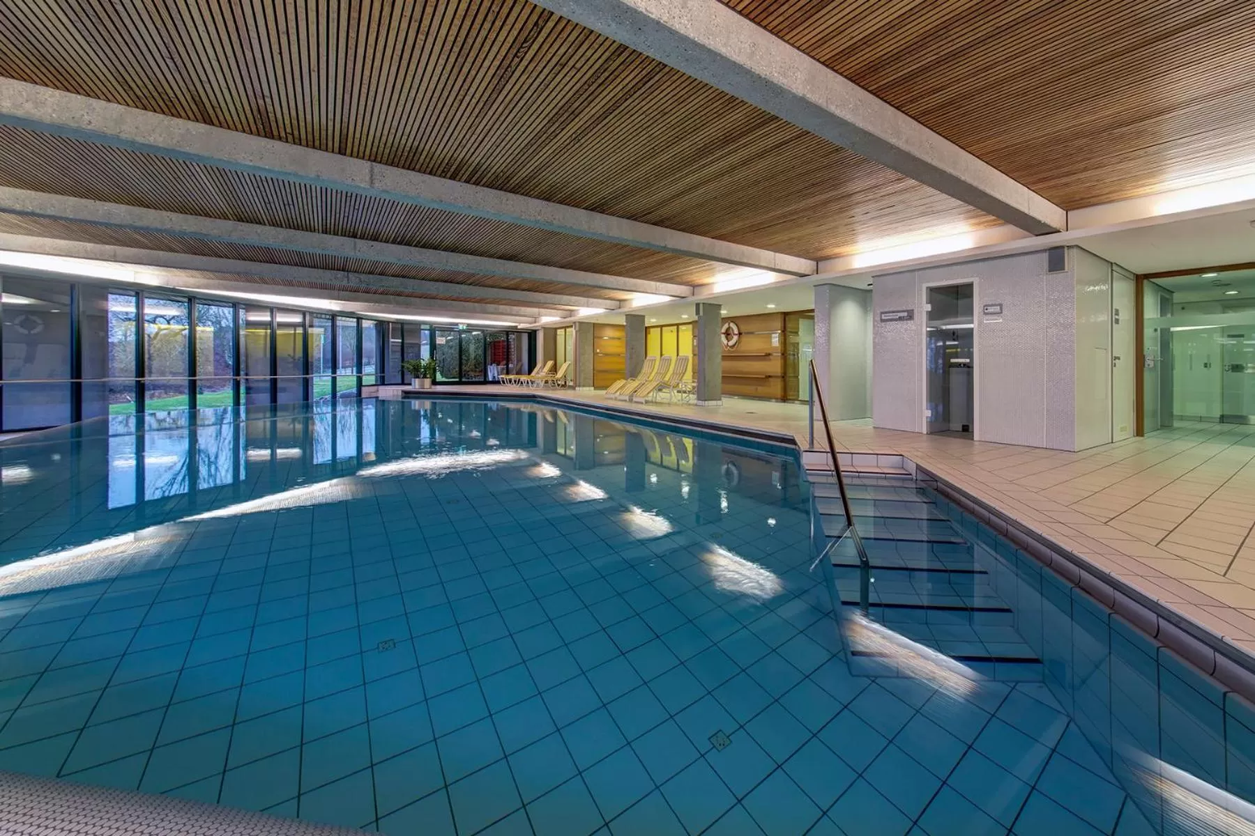 Swimming pool in Collegium Glashütten