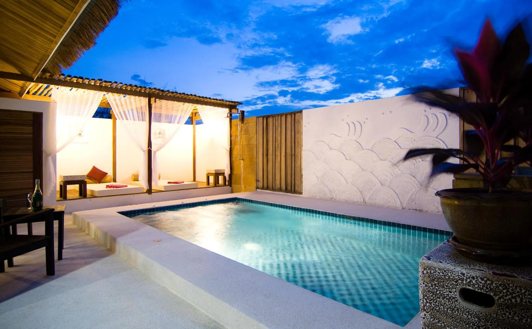 Swimming pool in Lawana Escape