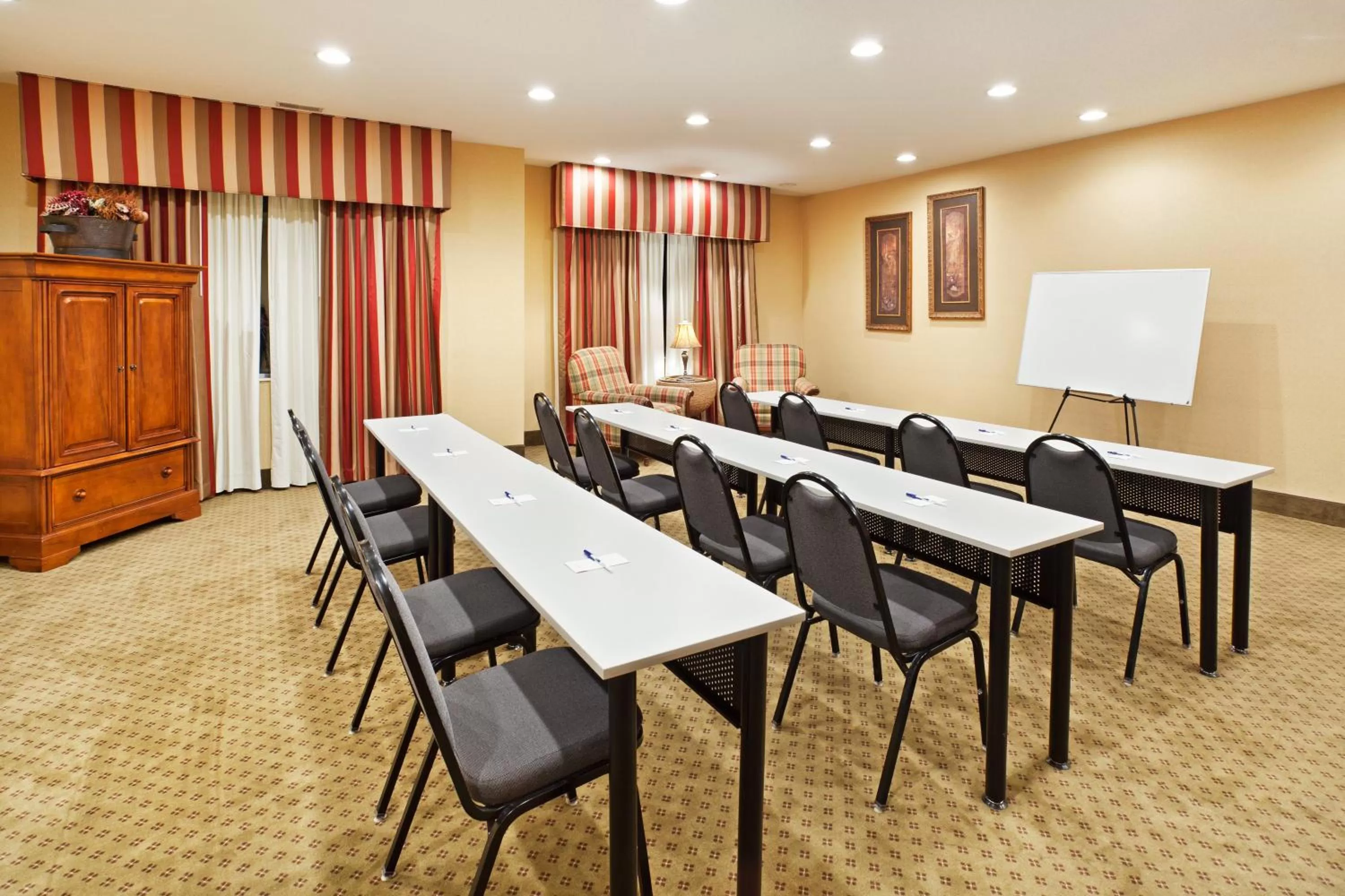 Meeting/conference room in Holiday Inn Express and Suites Pikeville by IHG
