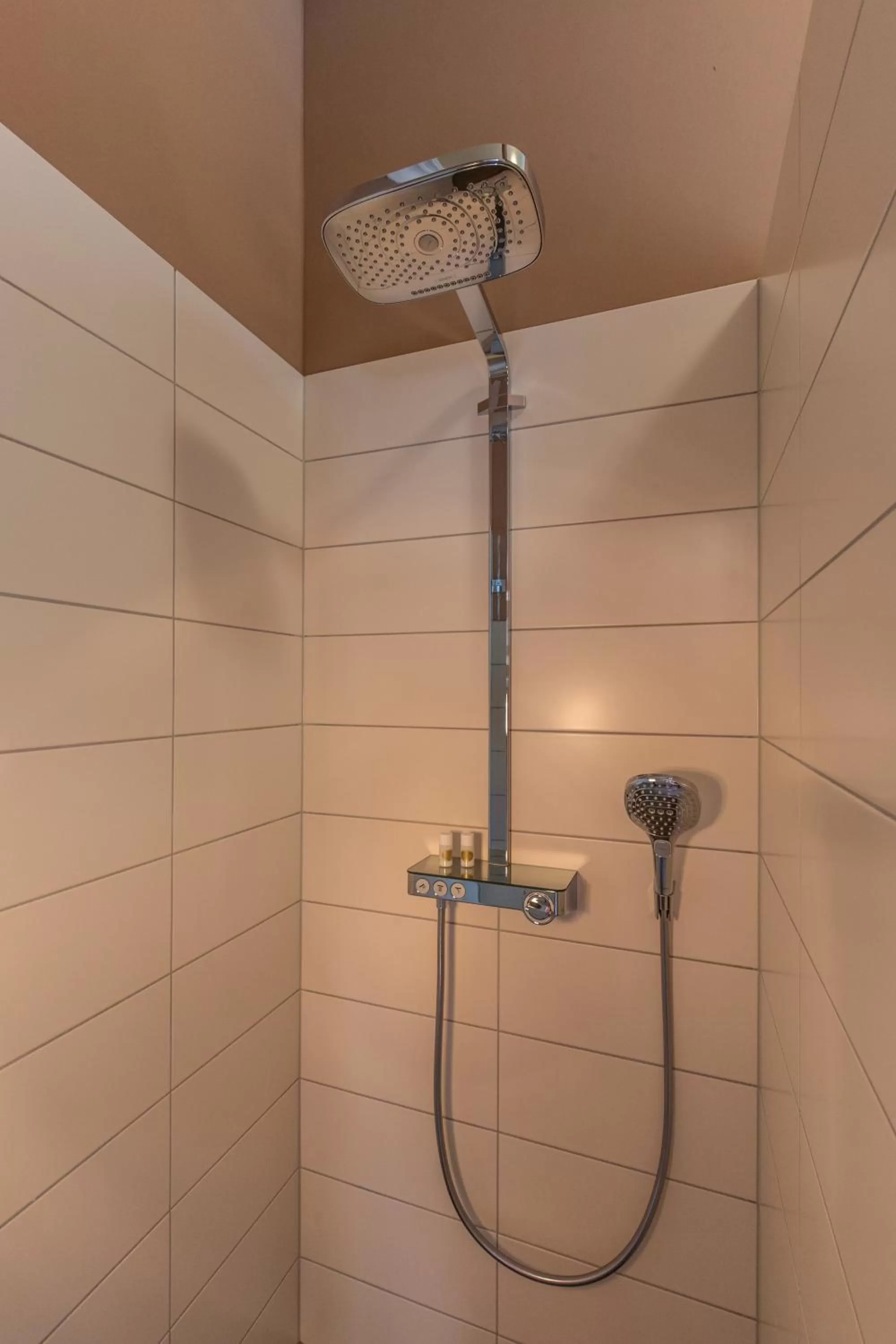 Shower in Grande Albergo Giancarlo