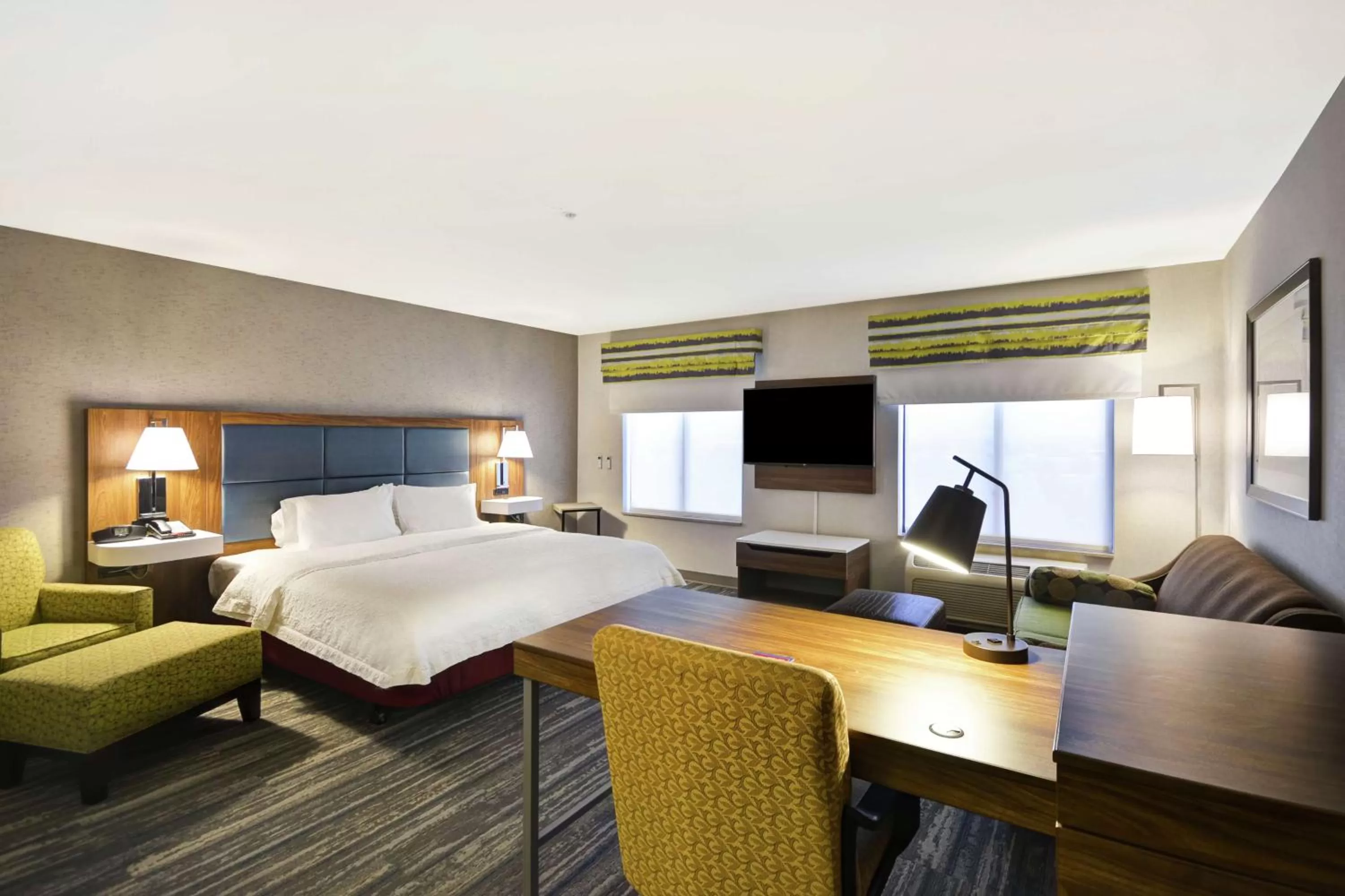 Bedroom, Bed in Hampton Inn & Suites Yuma