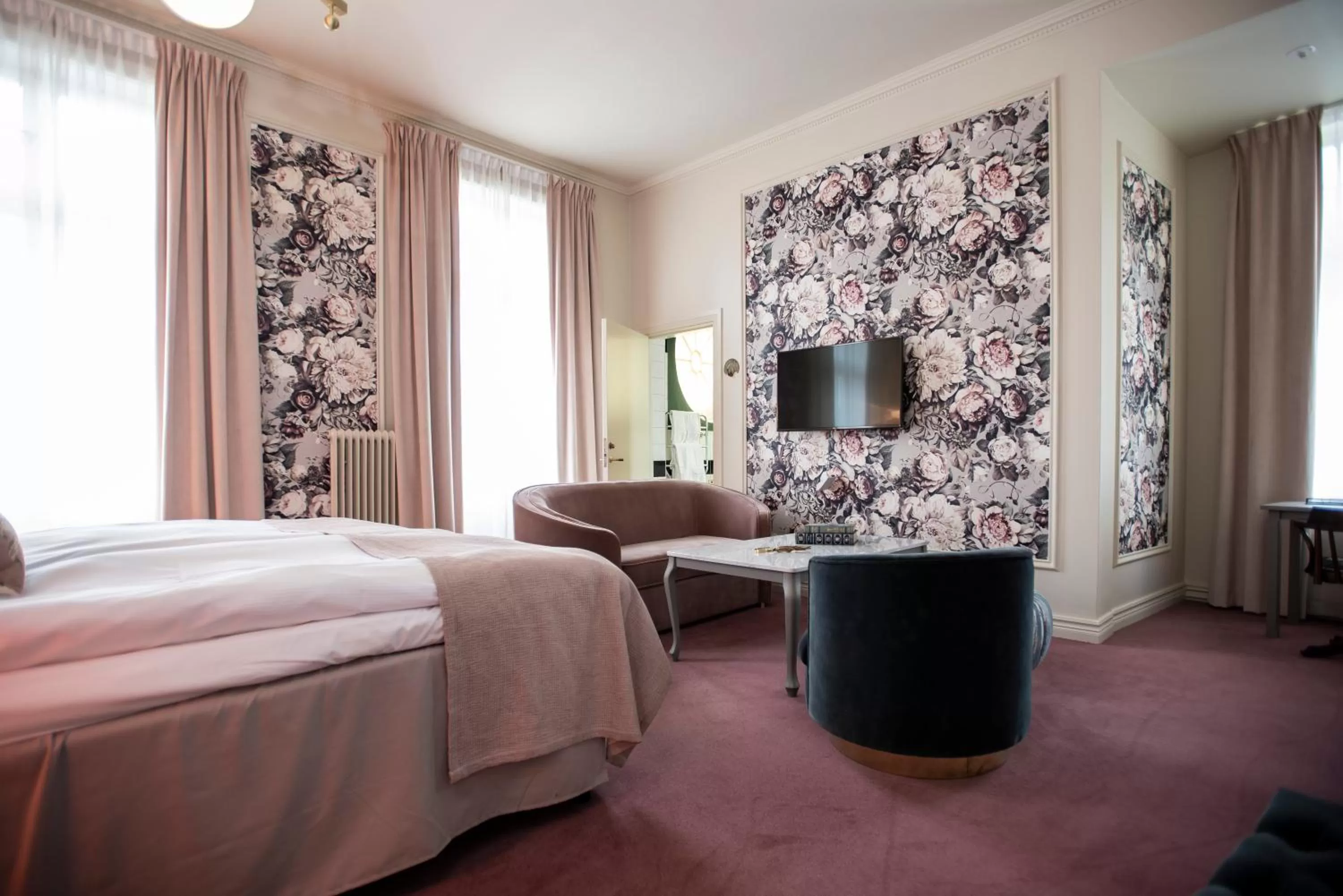 Bed in The Vault Hotel, WorldHotels Crafted