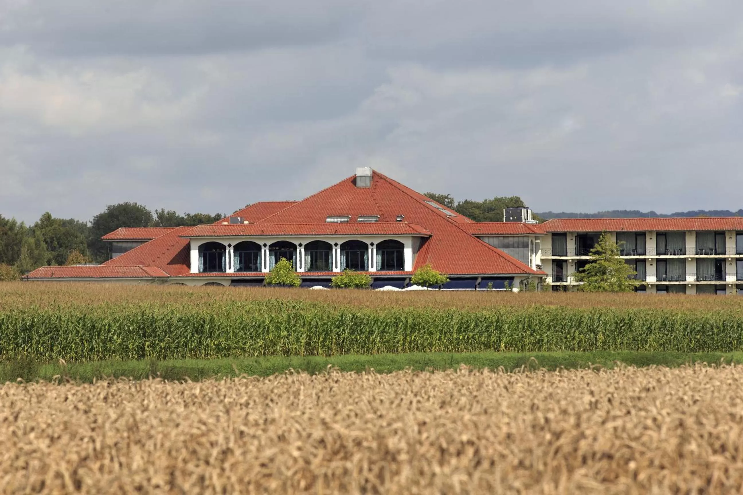 Facade/entrance in Van der Valk Hotel Melle - Osnabrück