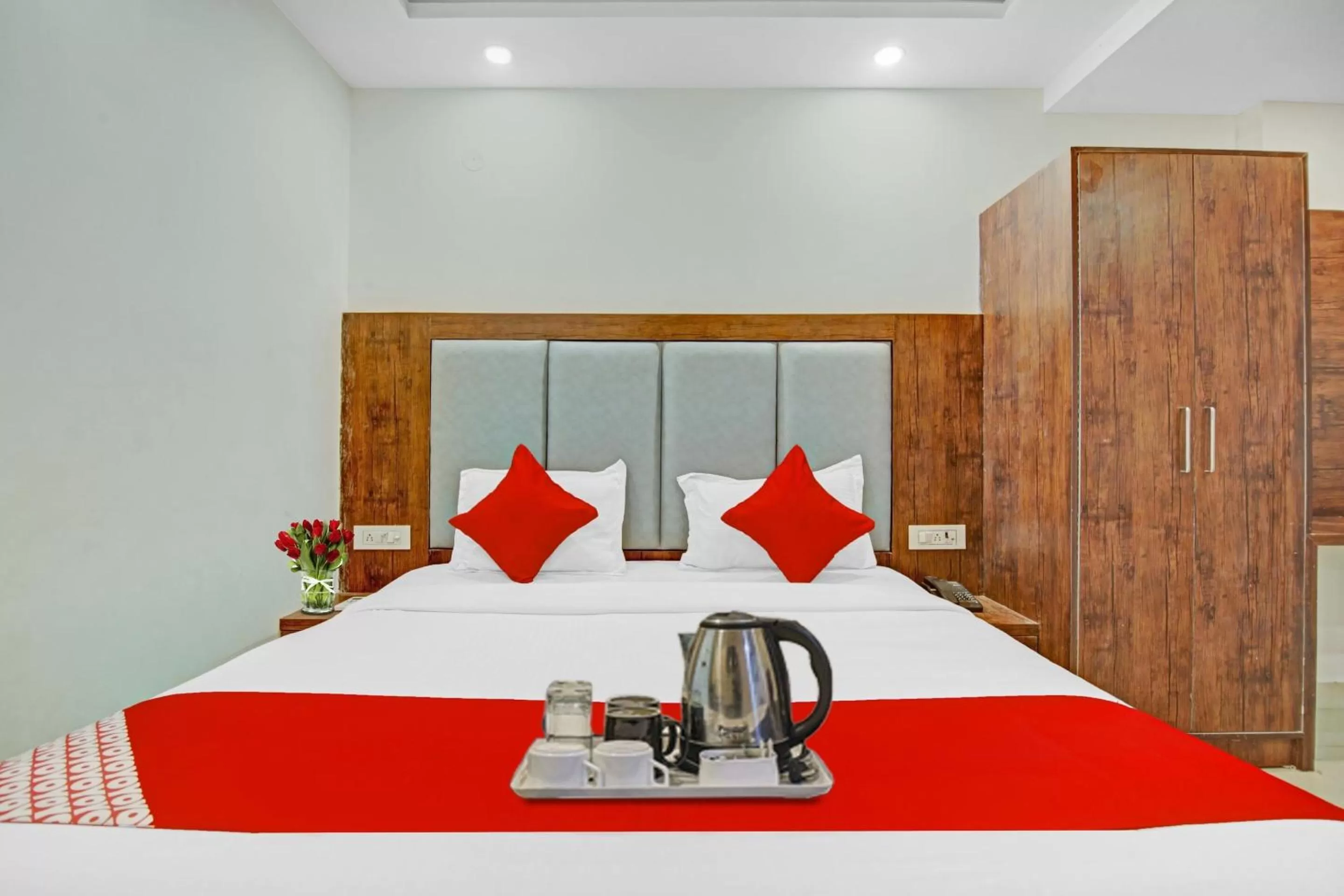 Bedroom in Super OYO Flagship Hotel Tez Plaza