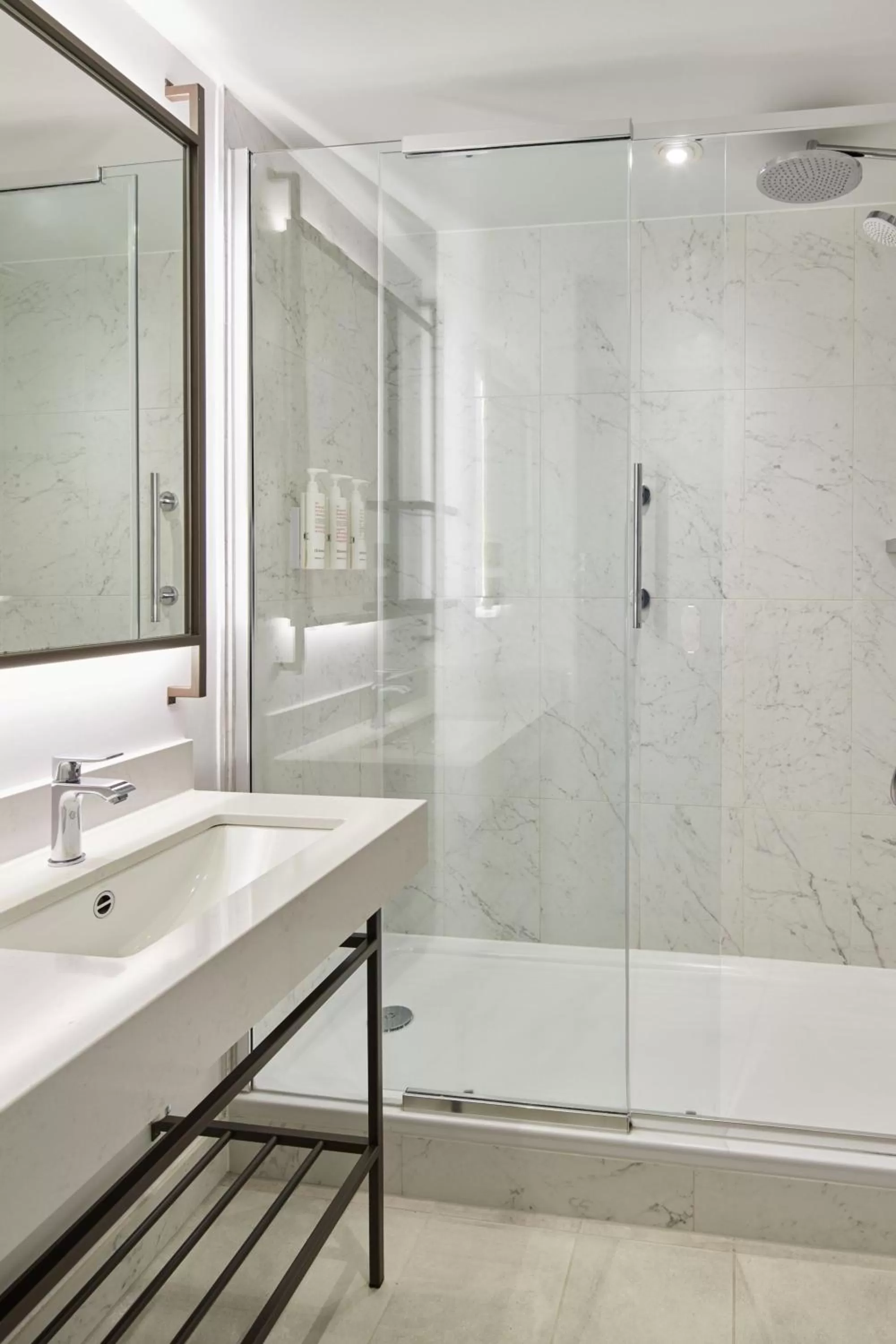 Bathroom in London Marriott Hotel Grosvenor Square