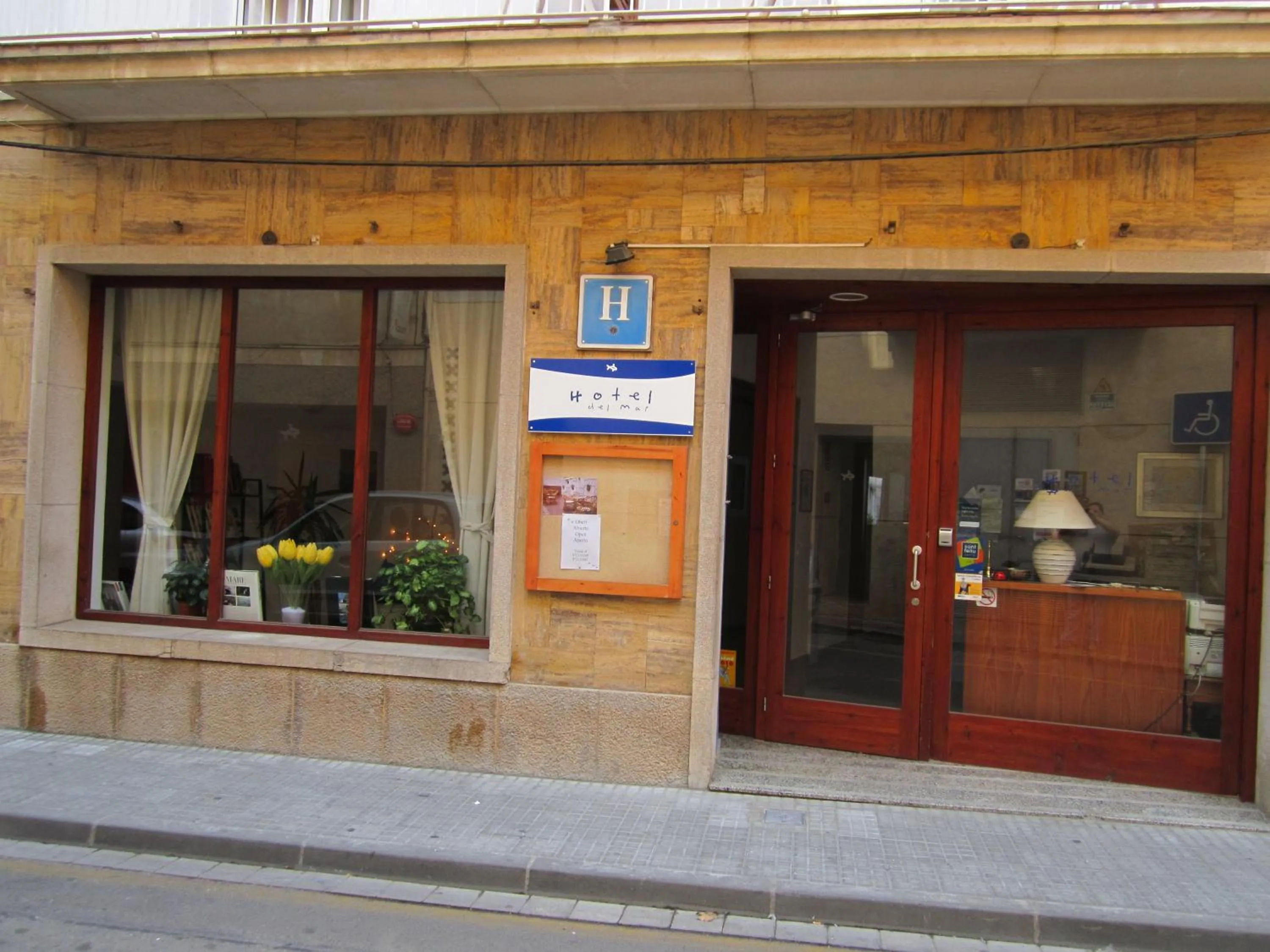 Facade/entrance in Hotel del Mar