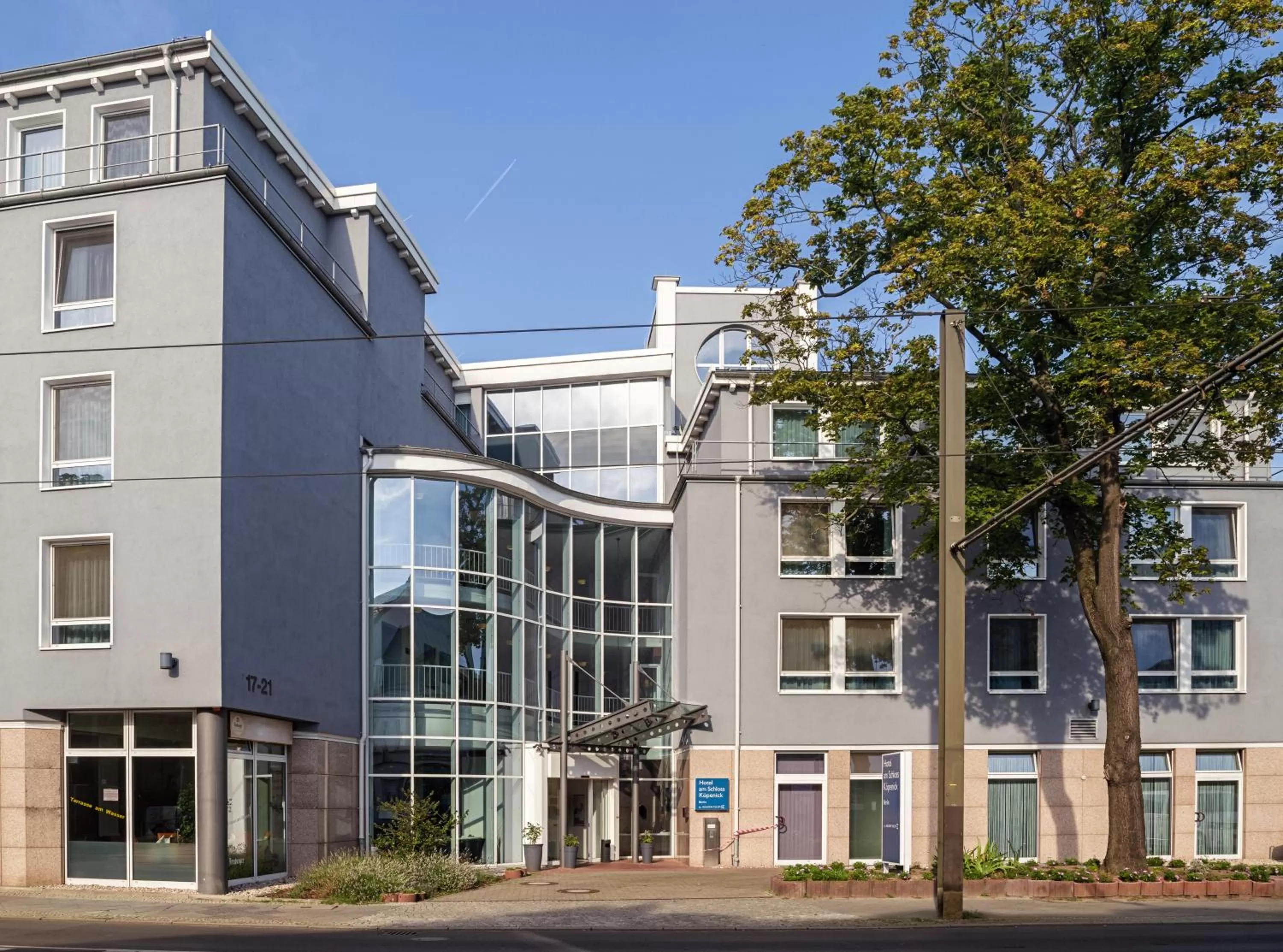 Facade/entrance in Hotel am Schloß Köpenick by Golden Tulip