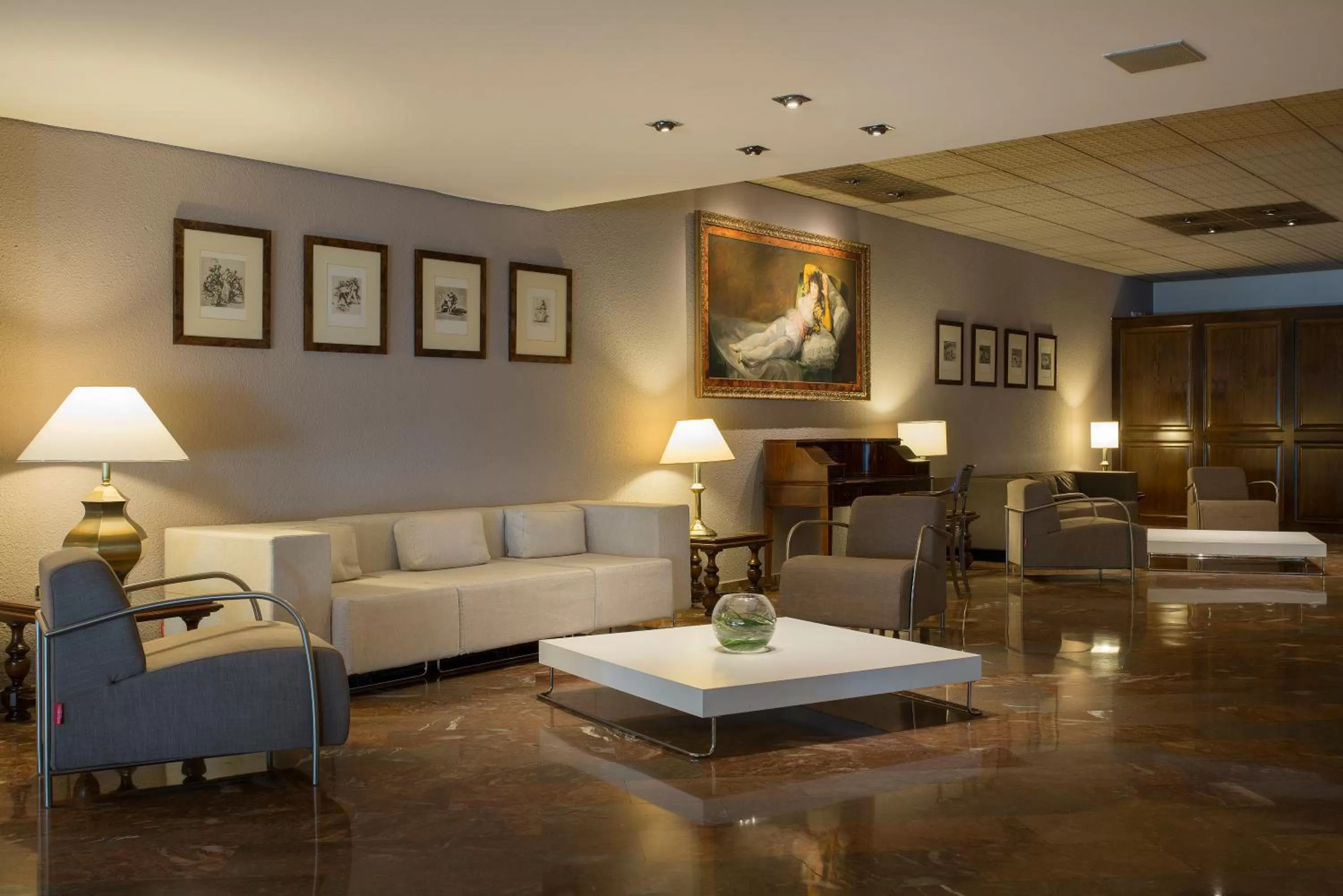 Lounge or bar, Bed in Hotel Goya