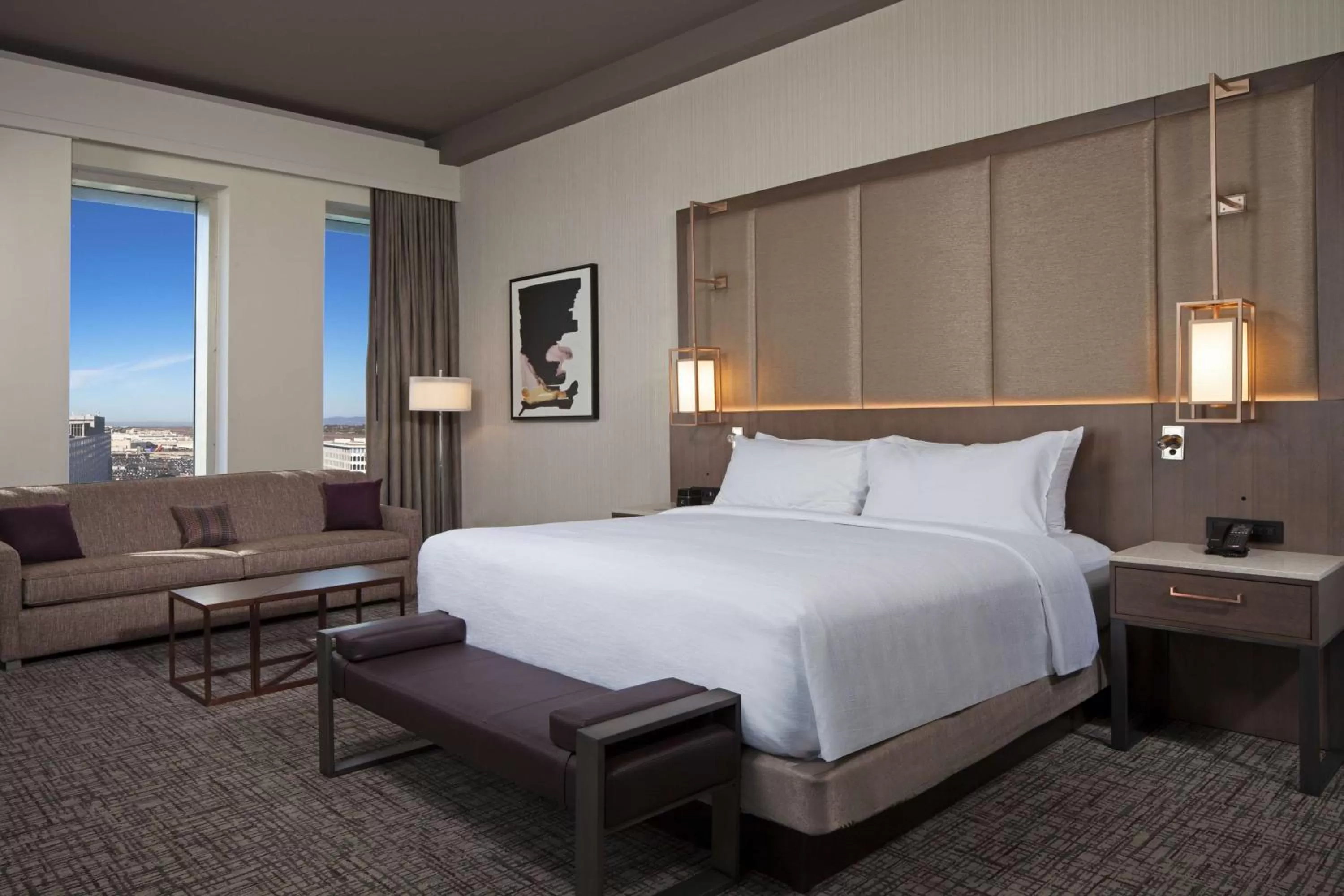 Bed in H Hotel Los Angeles, Curio Collection By Hilton