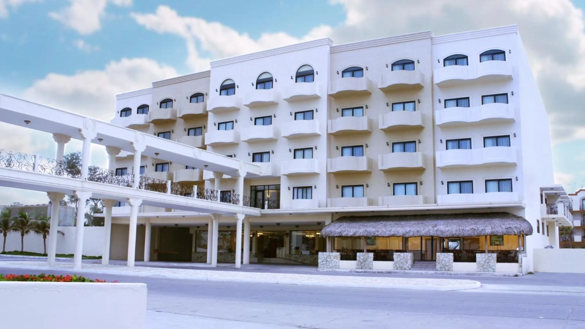 Property building in Hotel Arenas del Mar Resort