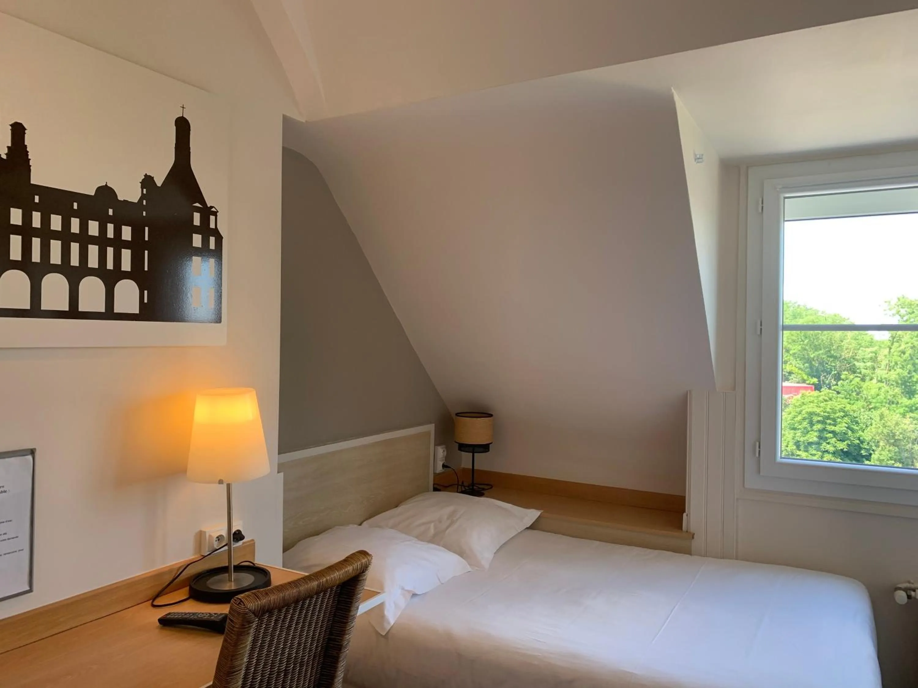 Bedroom, Bed in Hotel Anne De Bretagne BLOIS