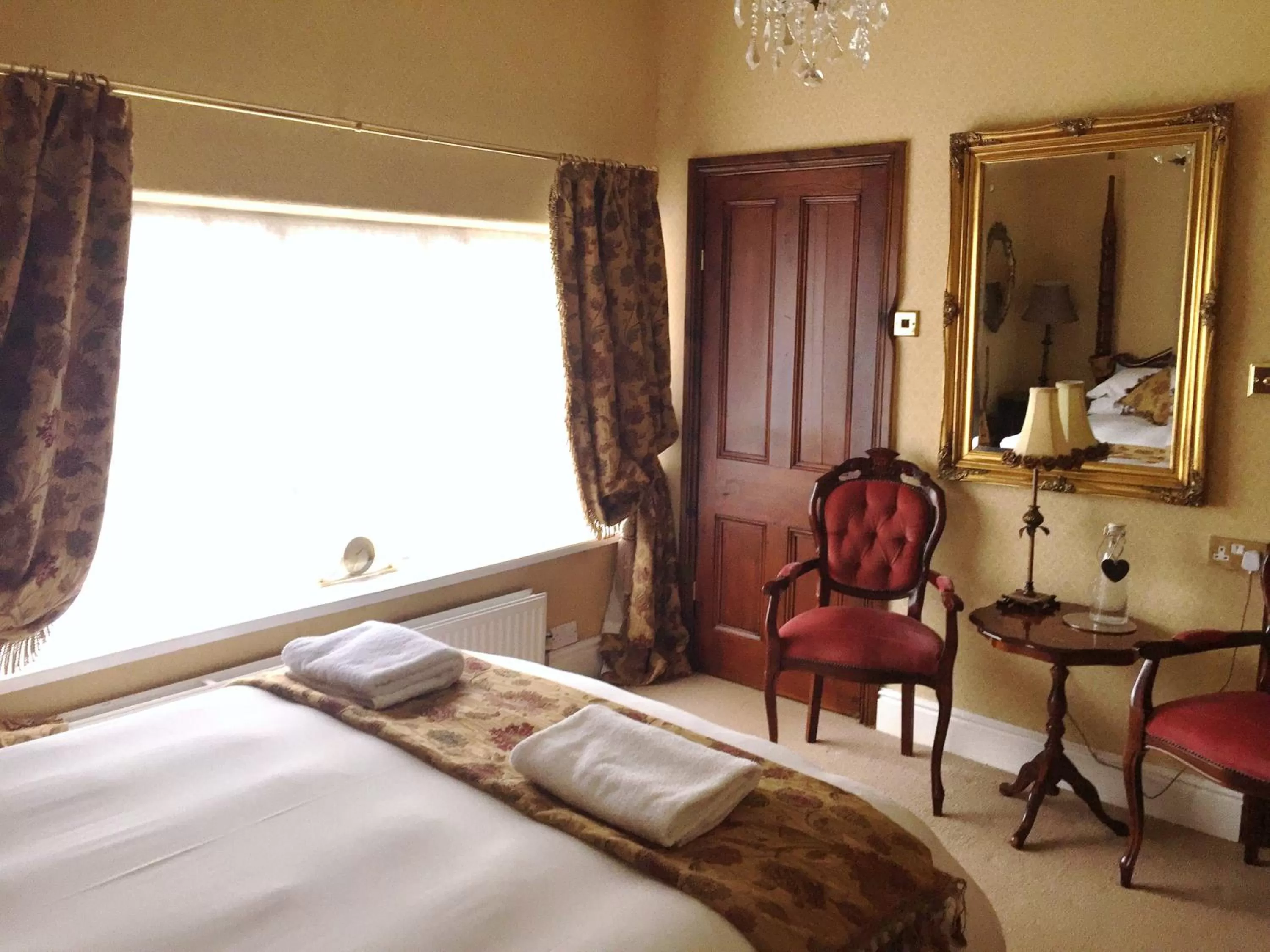 Photo of the whole room in Glyn Isa Country House B&B and self catering Lodge