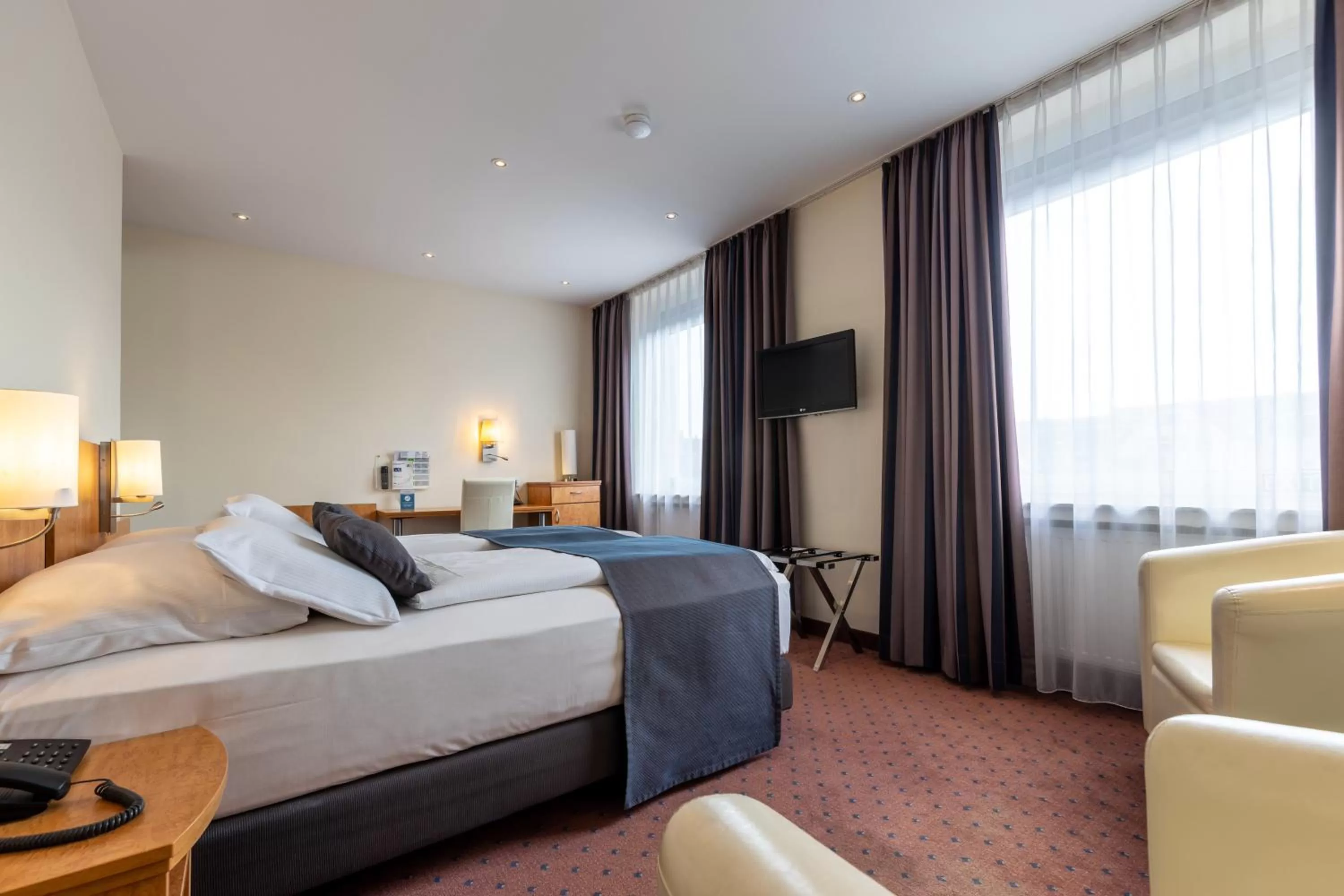 Photo of the whole room, Bed in Trip Inn Hotel Esplanade, Düsseldorf