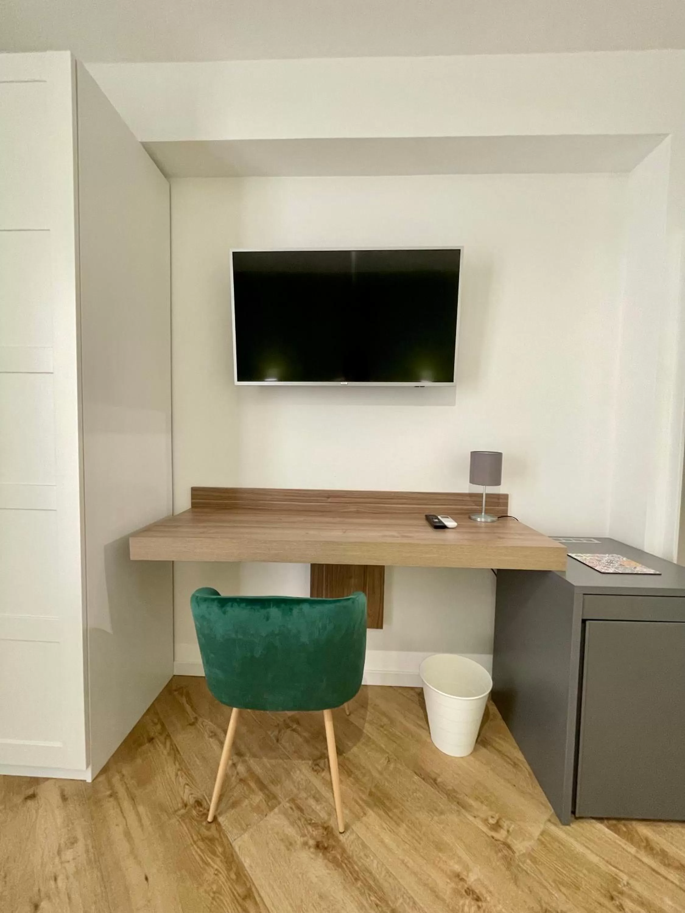 hair dresser in ALBARIA ROOMS-APARTMENTS