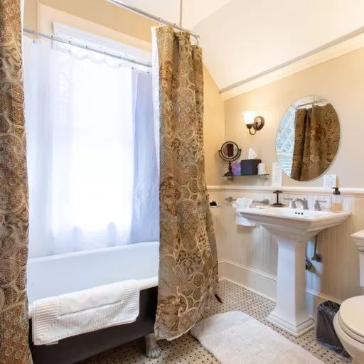 Bathroom in Black Walnut B&B Inn