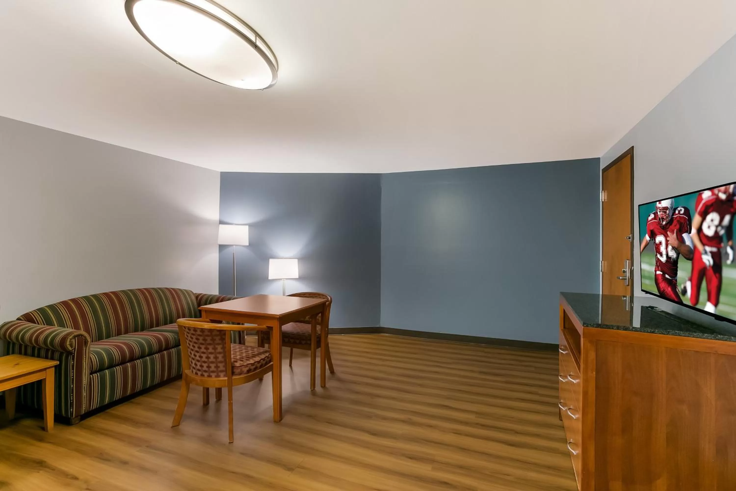 Photo of the whole room in HomeTowne Studios by Red Roof Denver, PA