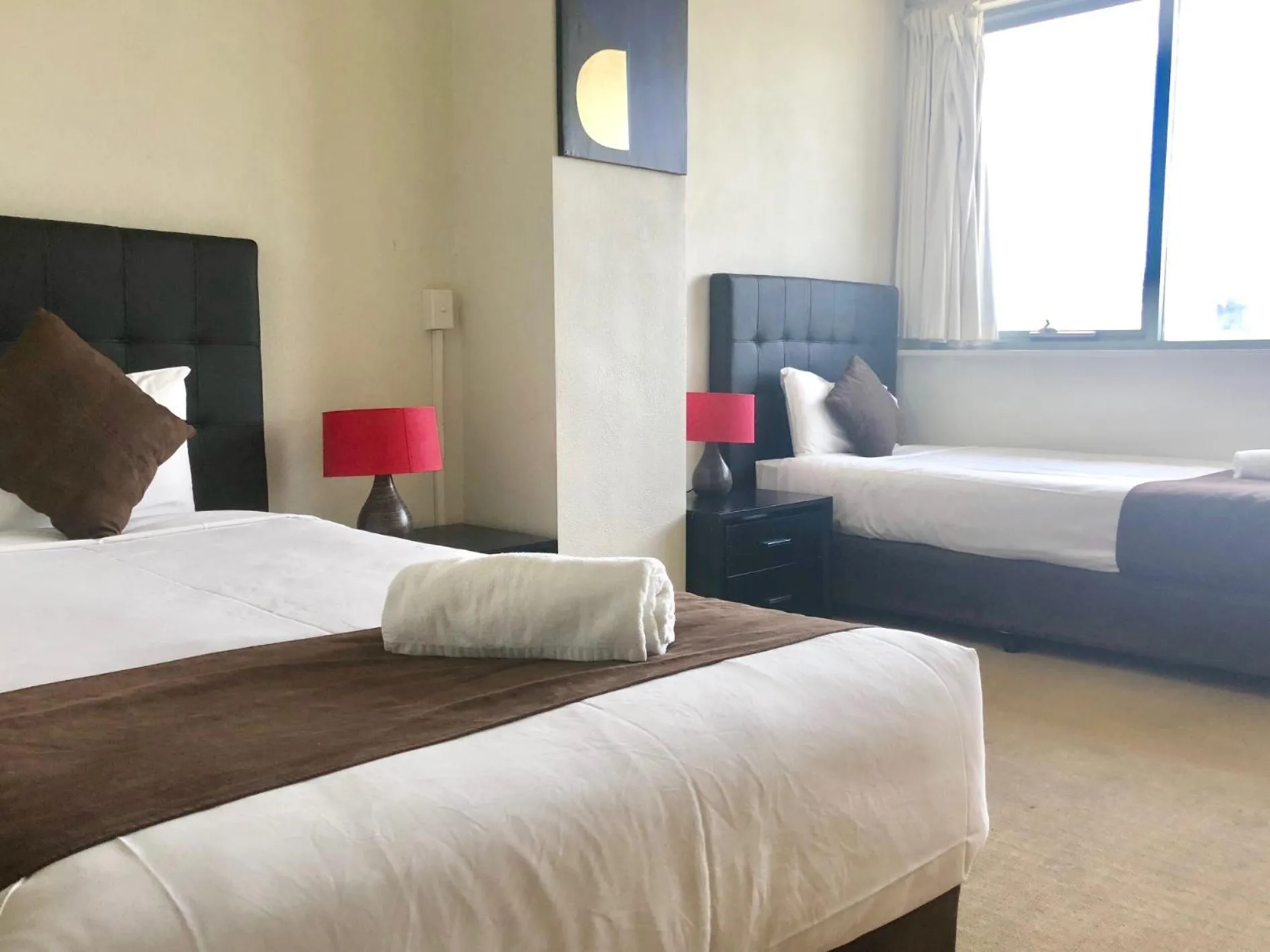 Bed in Parkdale Motor Inn